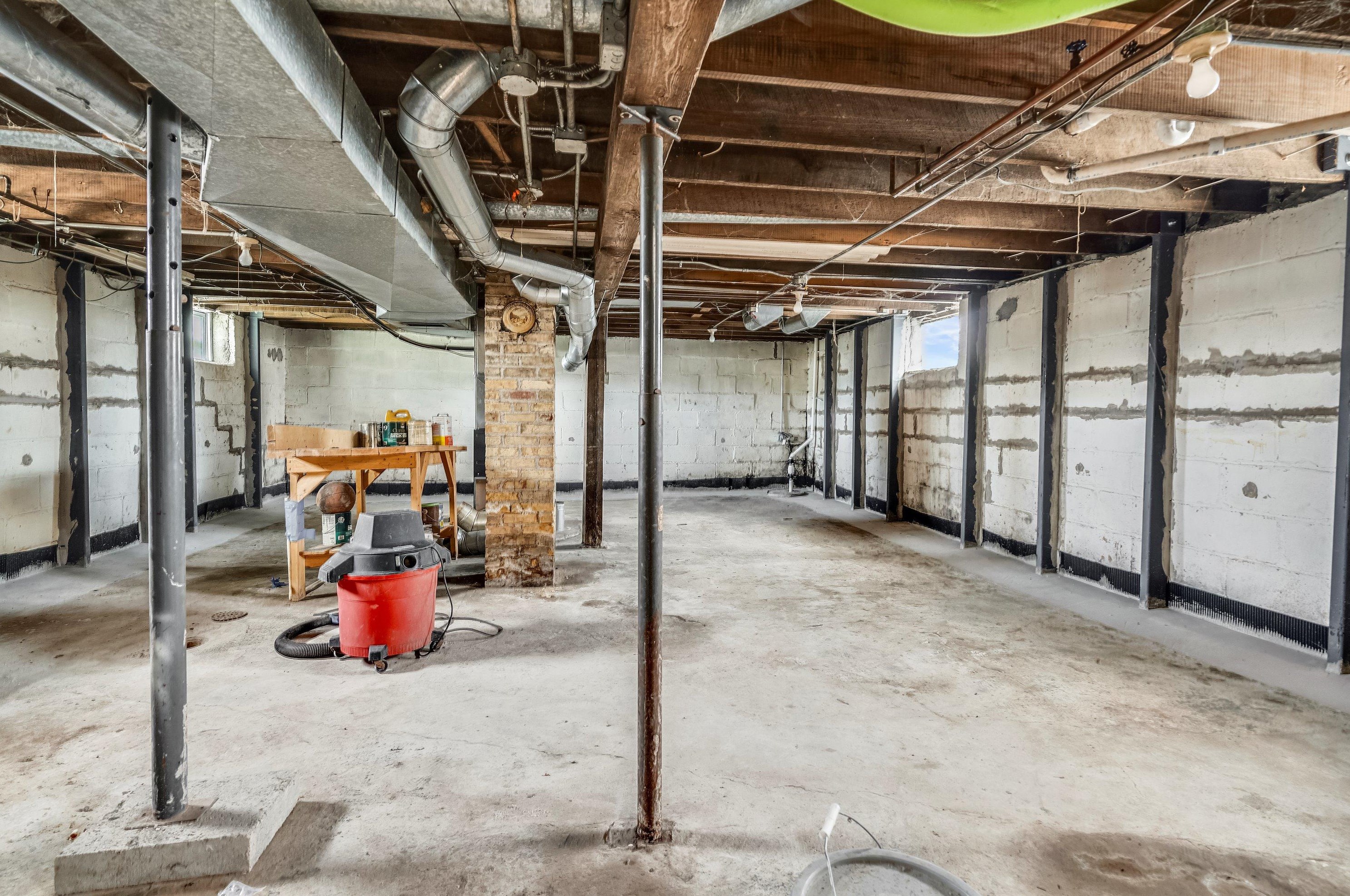 3840 Calhoun Rd, Brookfield WI  53005-2181 exterior