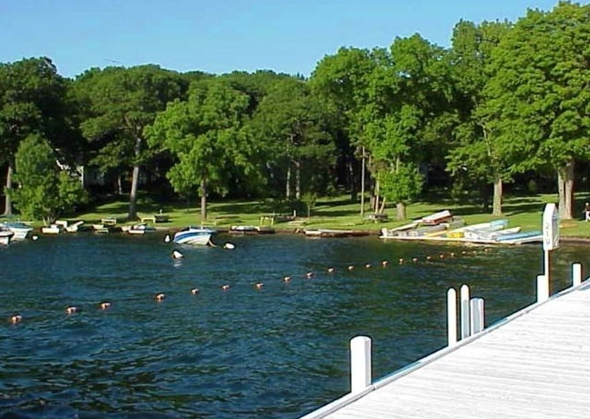 657 Jackson Pkwy, Williams Bay, WI 53191