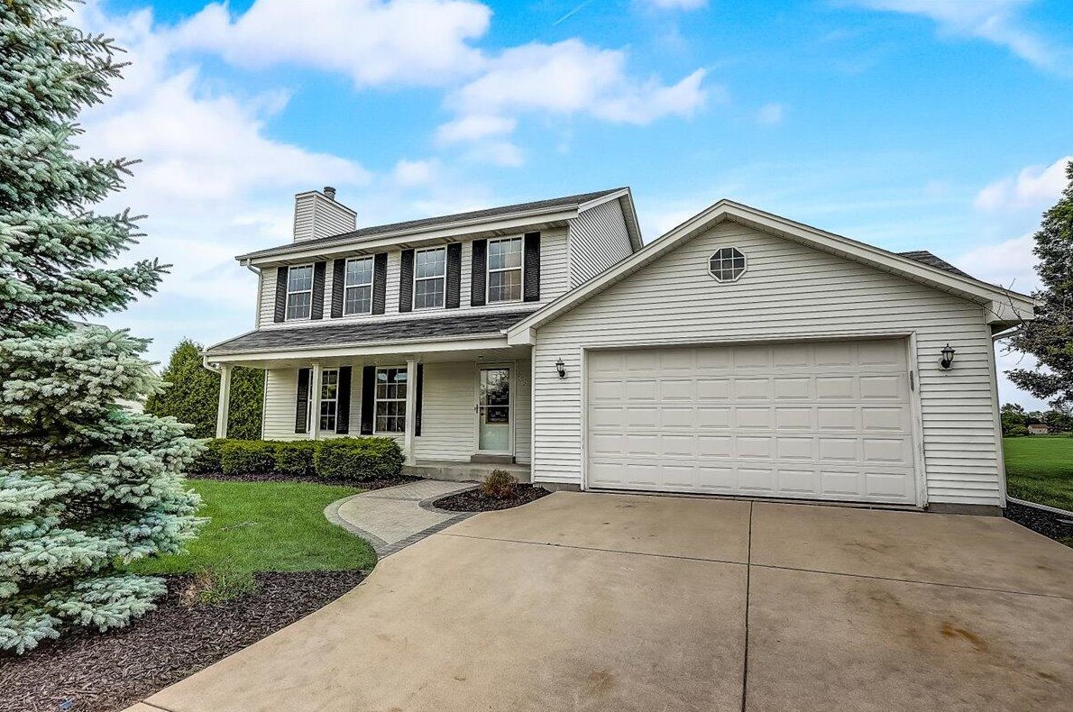 292 Dean Rd, Belgium, WI 53004