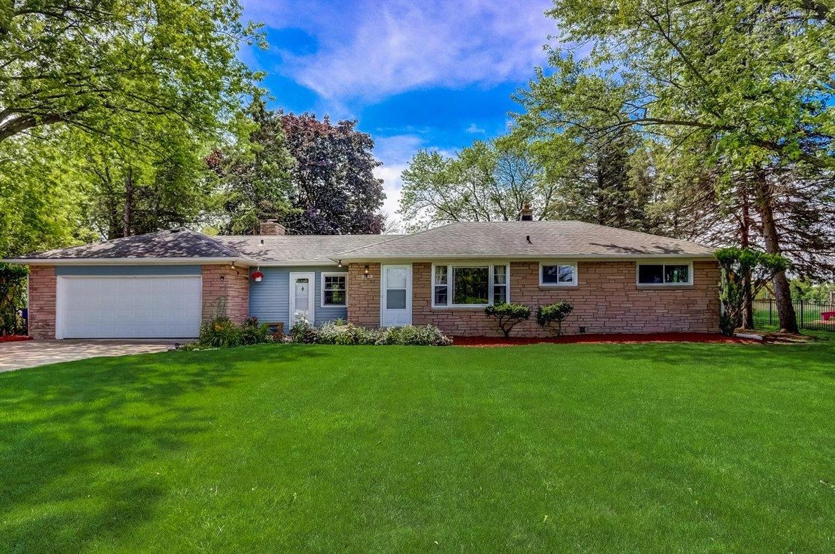 1431 Golden Ln, Oak Creek, WI 53154-4631
