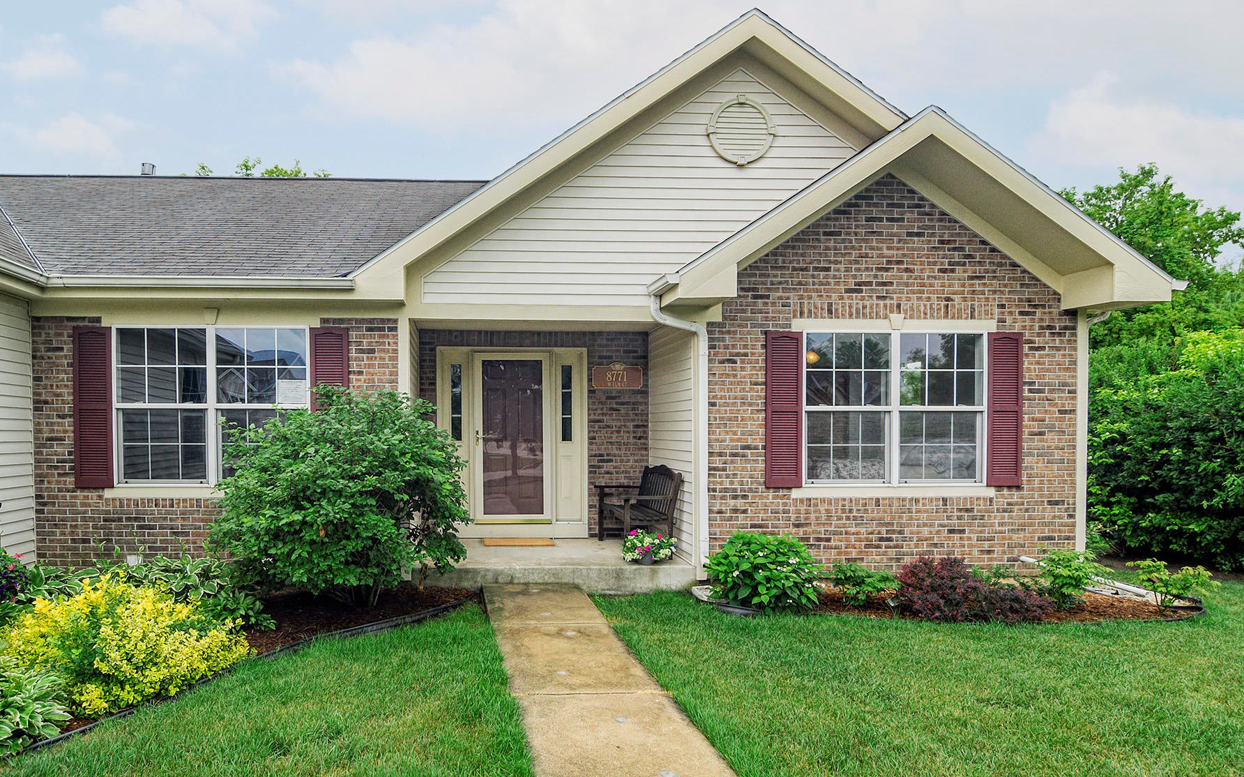 8771 Elm Ct, Hales Corners, WI 53132-8583