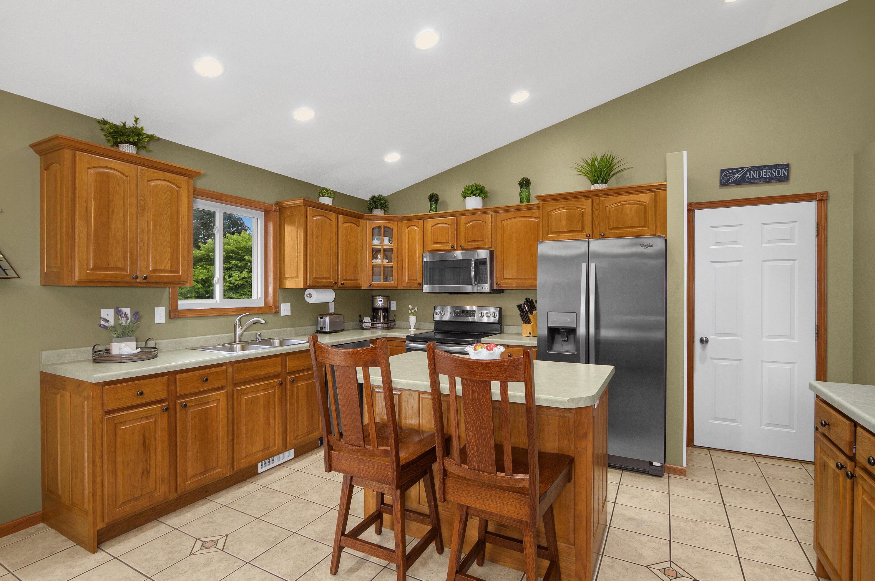 812 Western Ave, Holmen, WI 54636