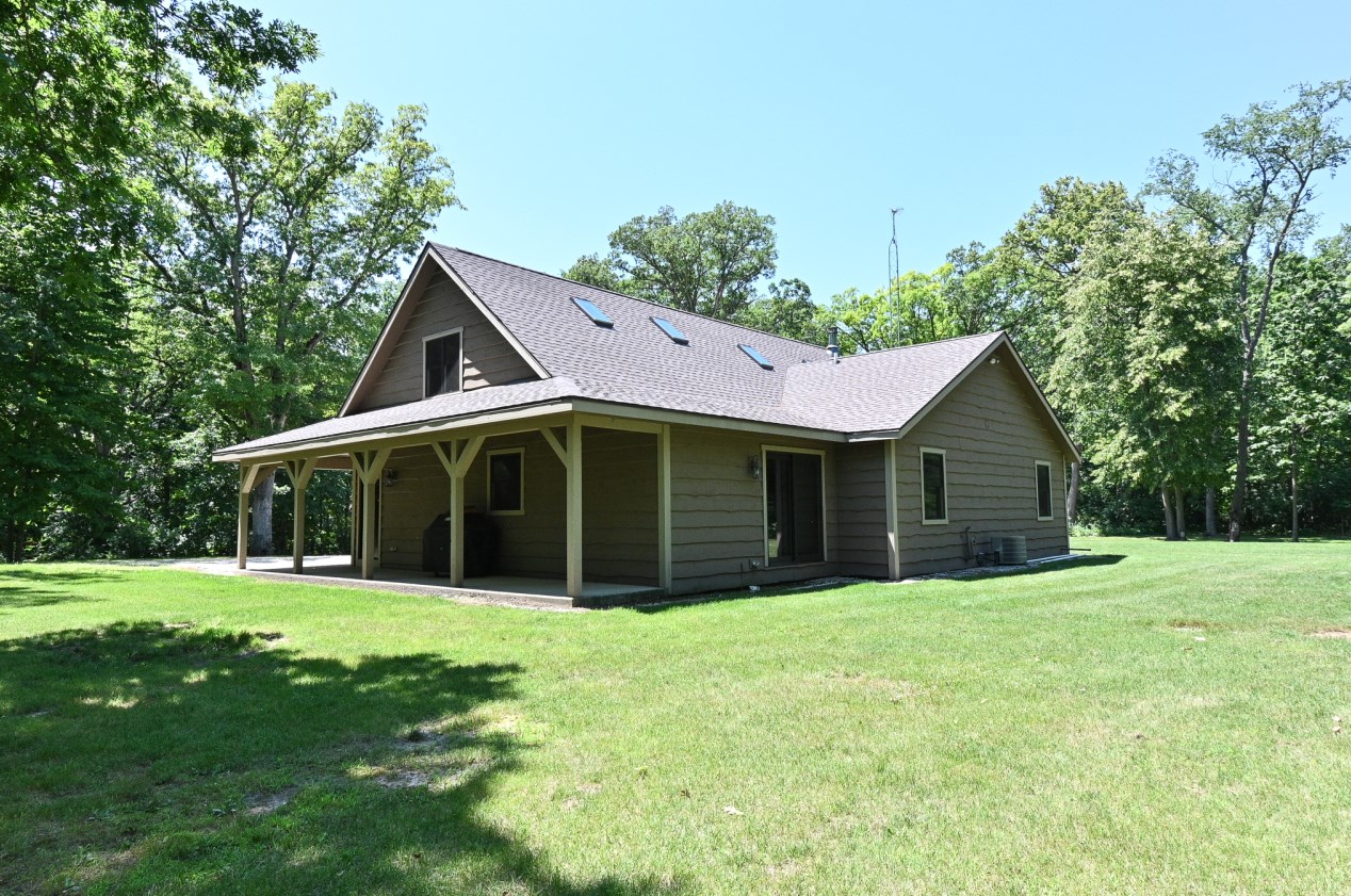 35200 Loland Dr, Waterford, WI 53185