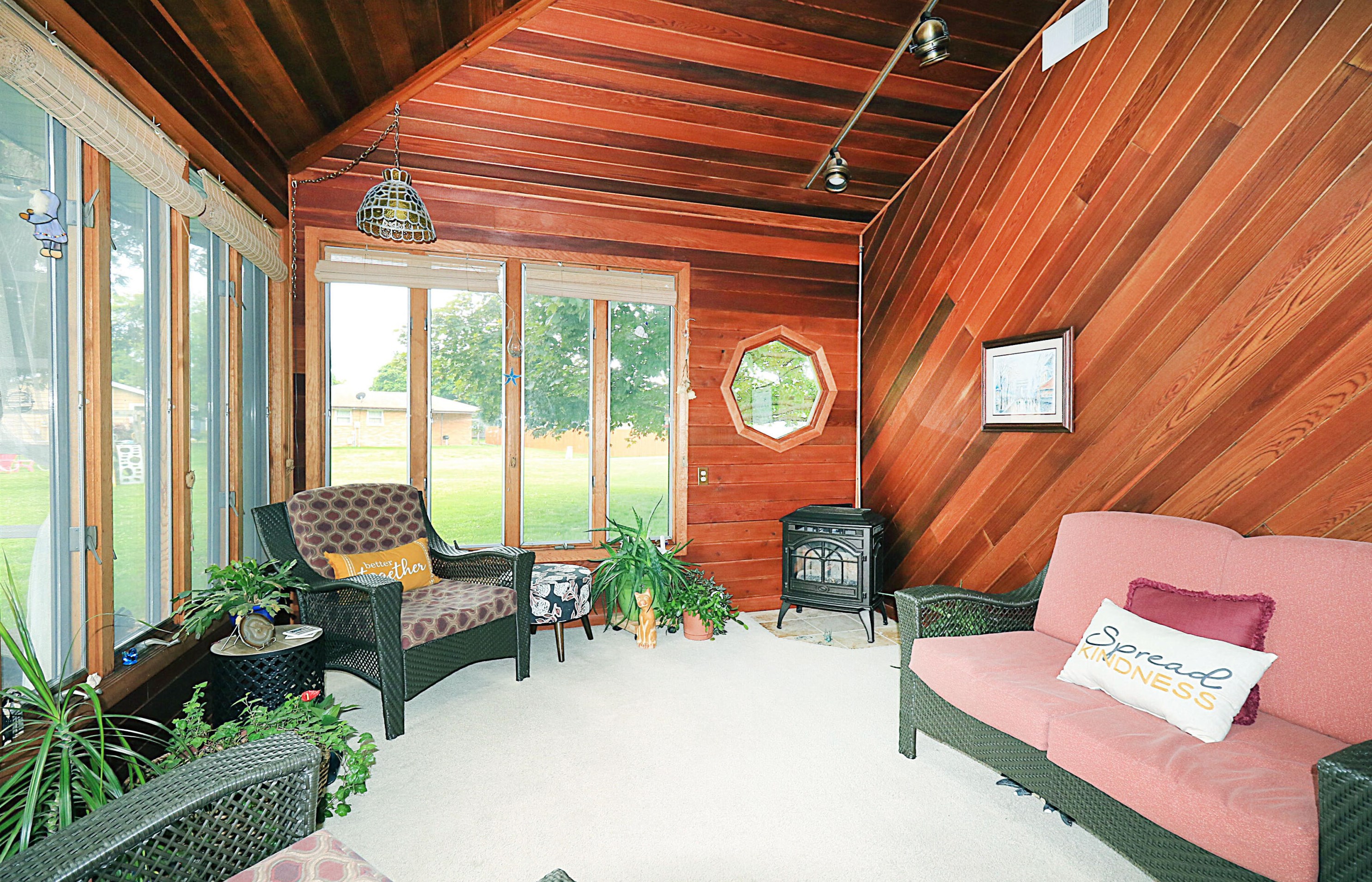 2327 Shelly Ct, Sheboygan, WI 53083-4329