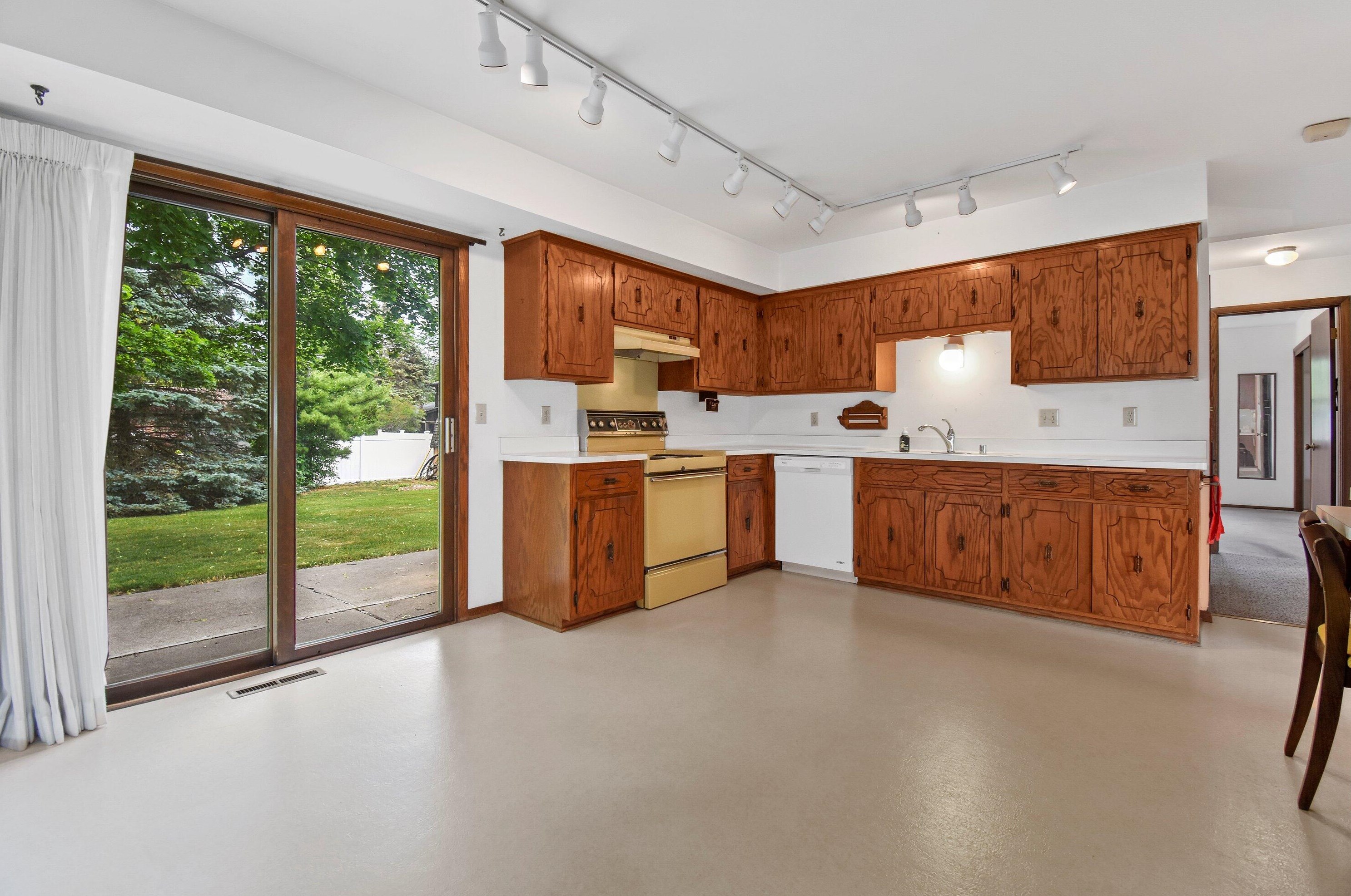 1812 4 1/2 Mile Rd, Racine, WI 53402-1702