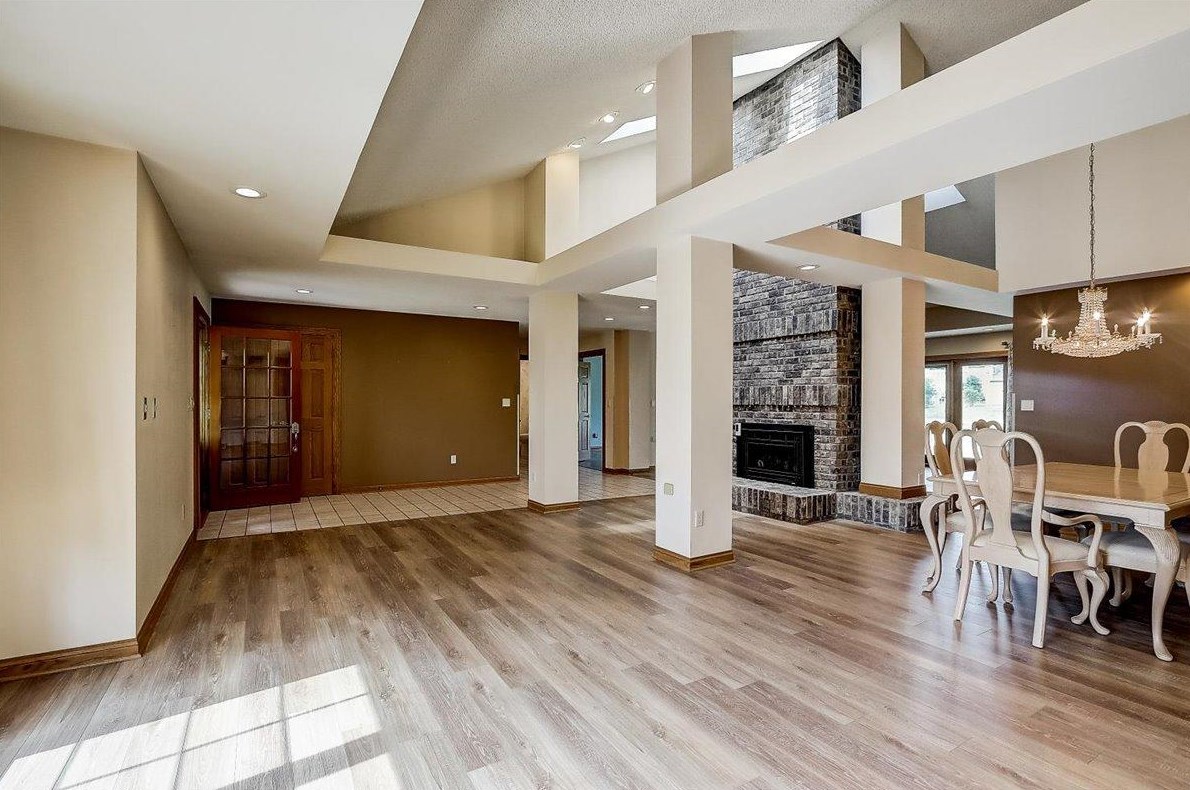 8870 51st St, Hales Corners, WI 53132-8207