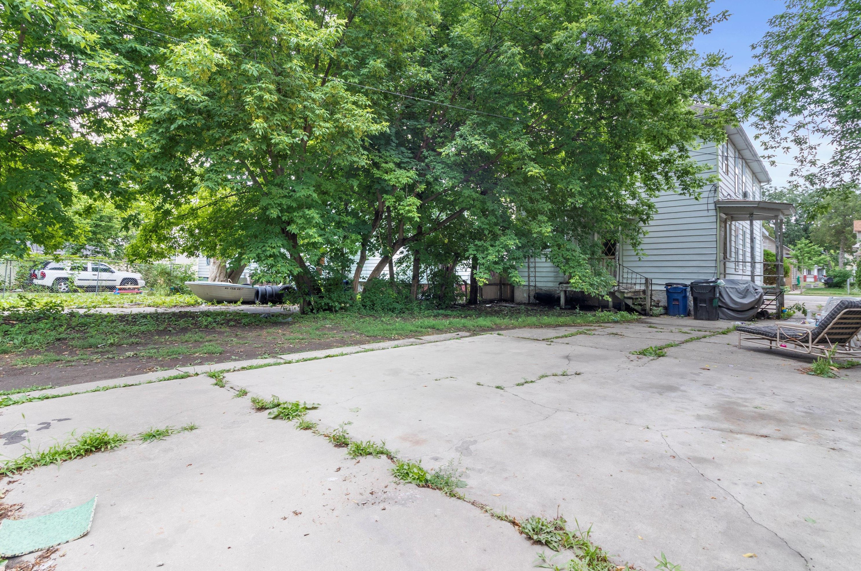 1816 Howe St, Racine, WI 53403-2612