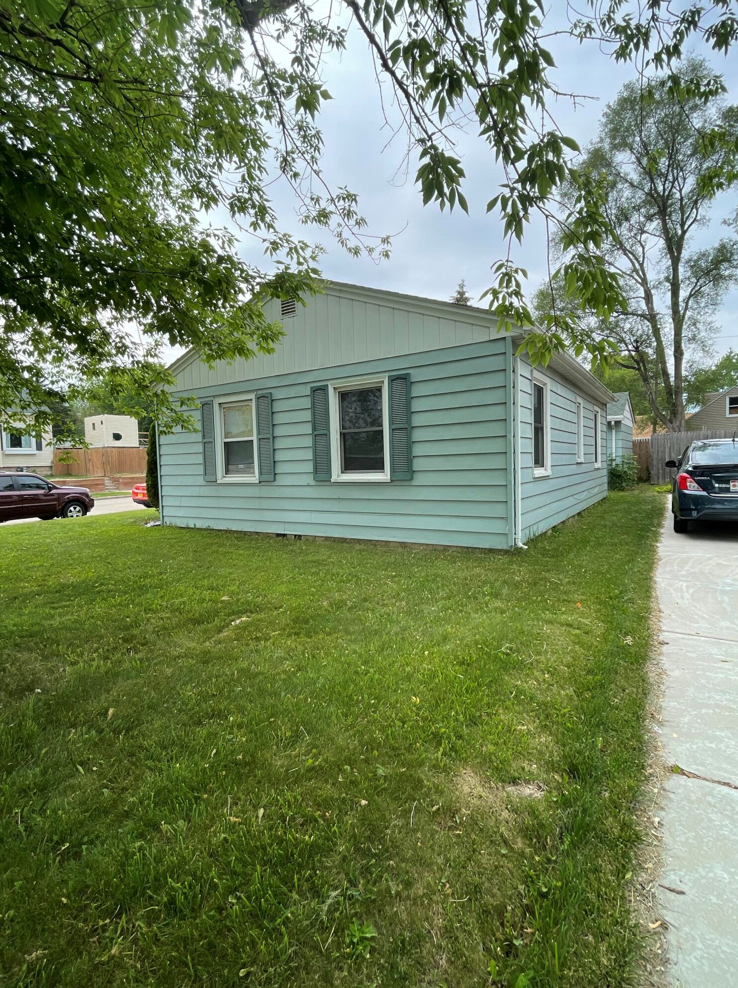 4224 21st St, Racine, WI 53405-3773