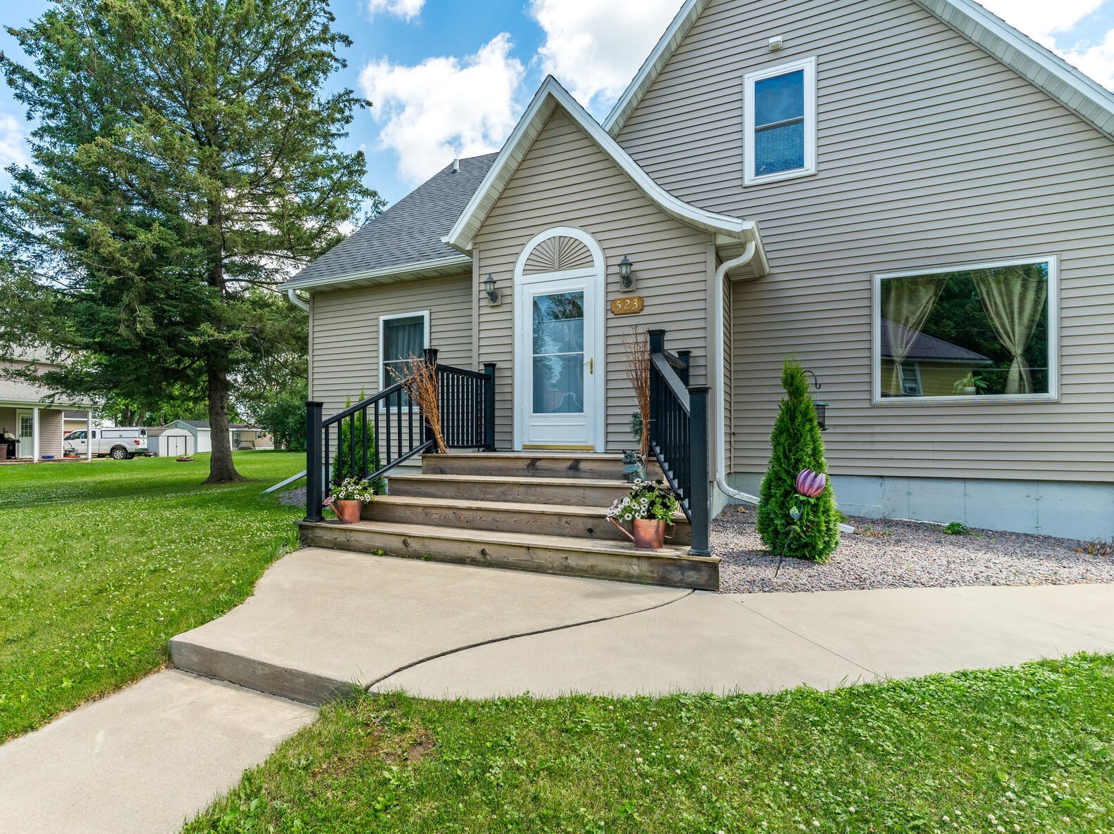 523 Kissel Ave, Cashton, WI 54619-8016