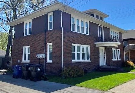 1137 Valley Dr, Racine, WI 53403-1608
