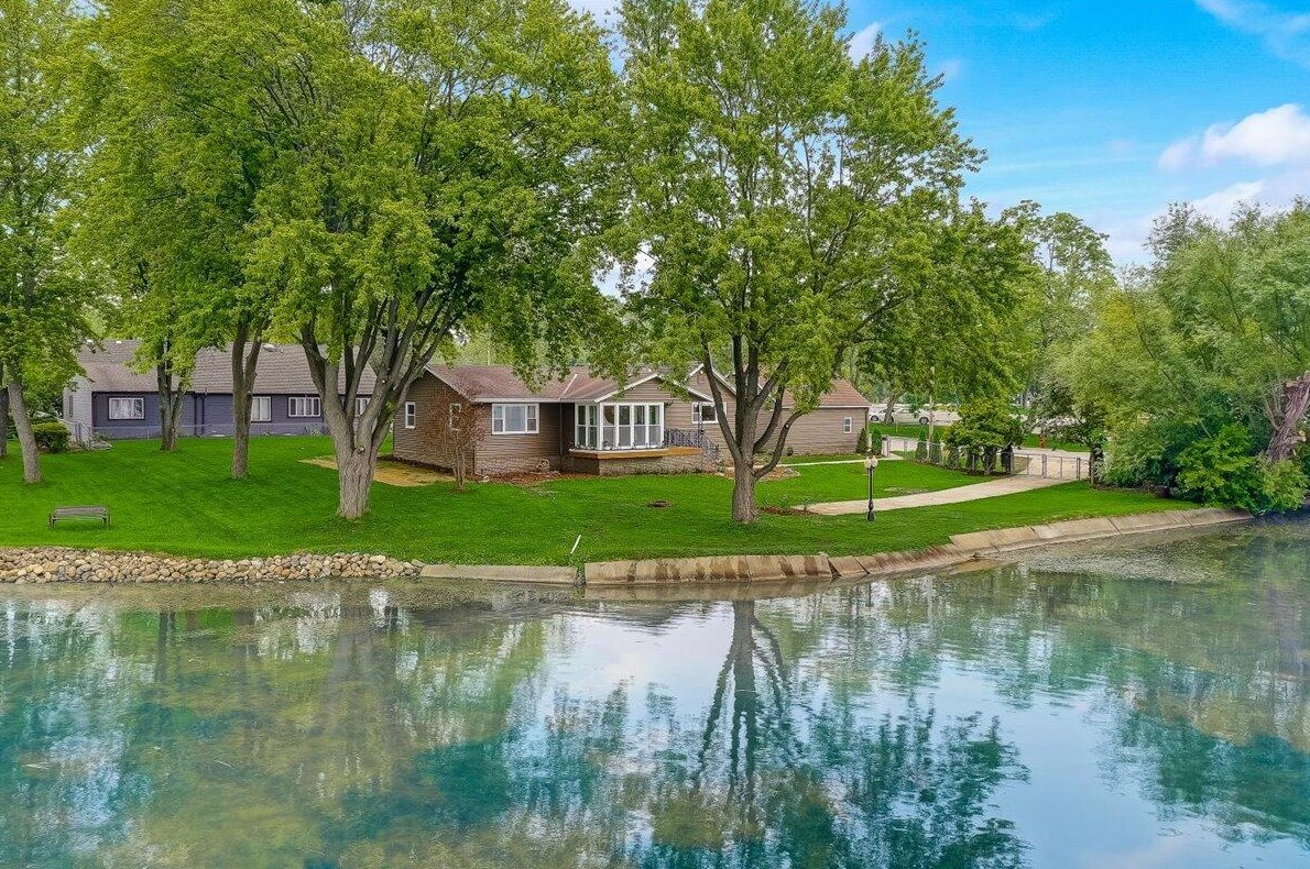 456 Andrews St, Mukwonago, WI 53149