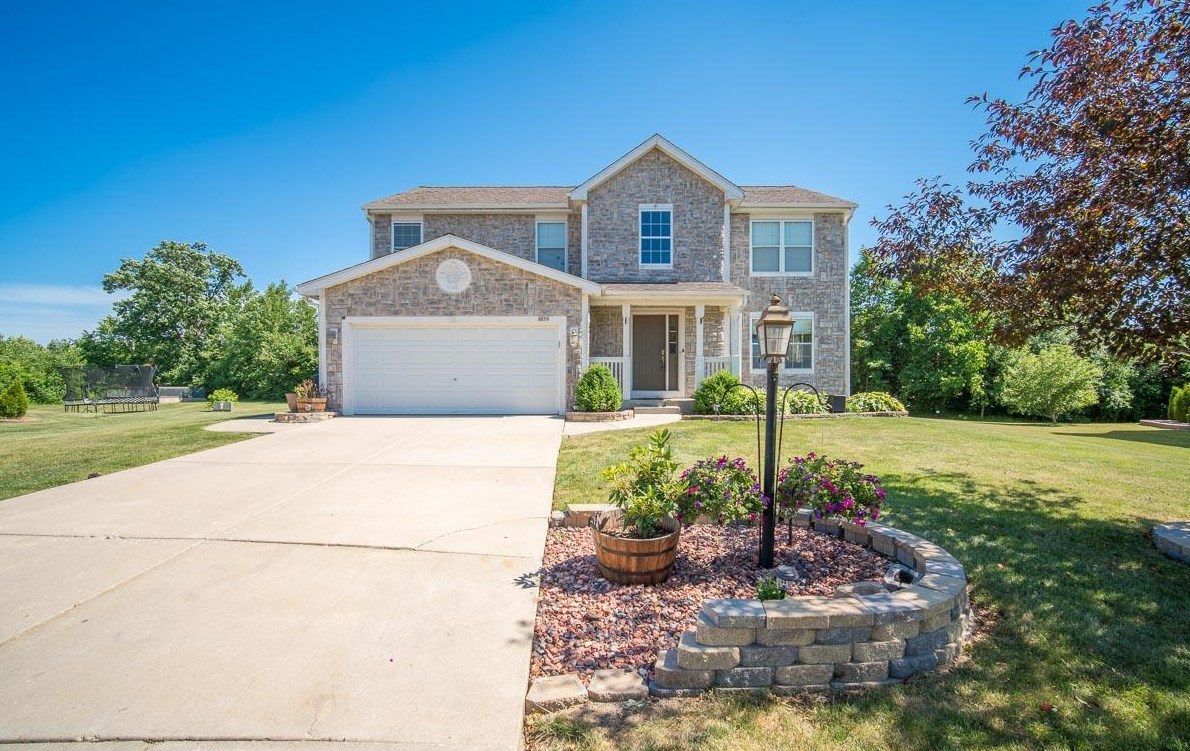 5271 Preserve Ct, Hales Corners, WI 53132-7104