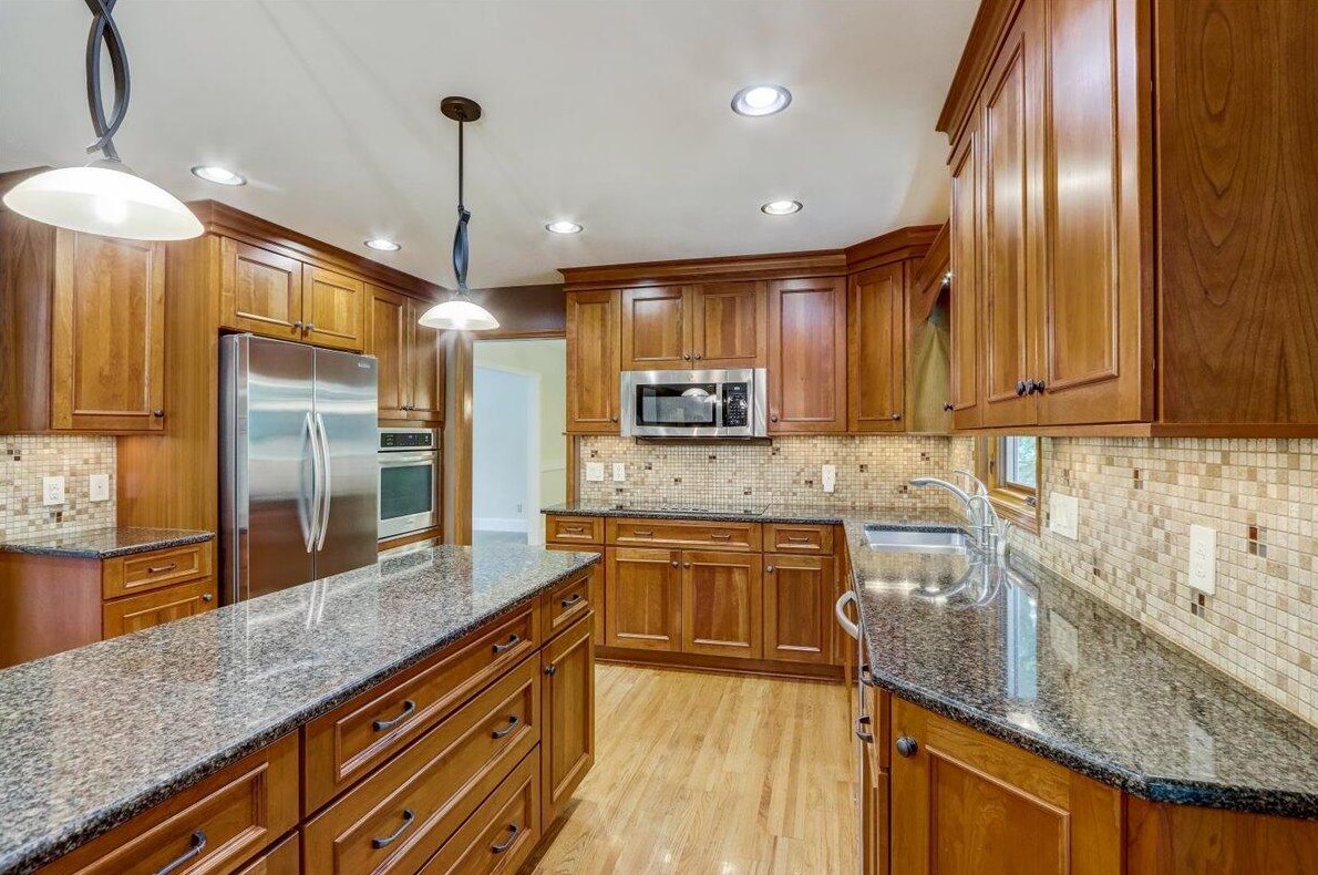 2312 Rivershore Dr, Racine, WI 53405-1531