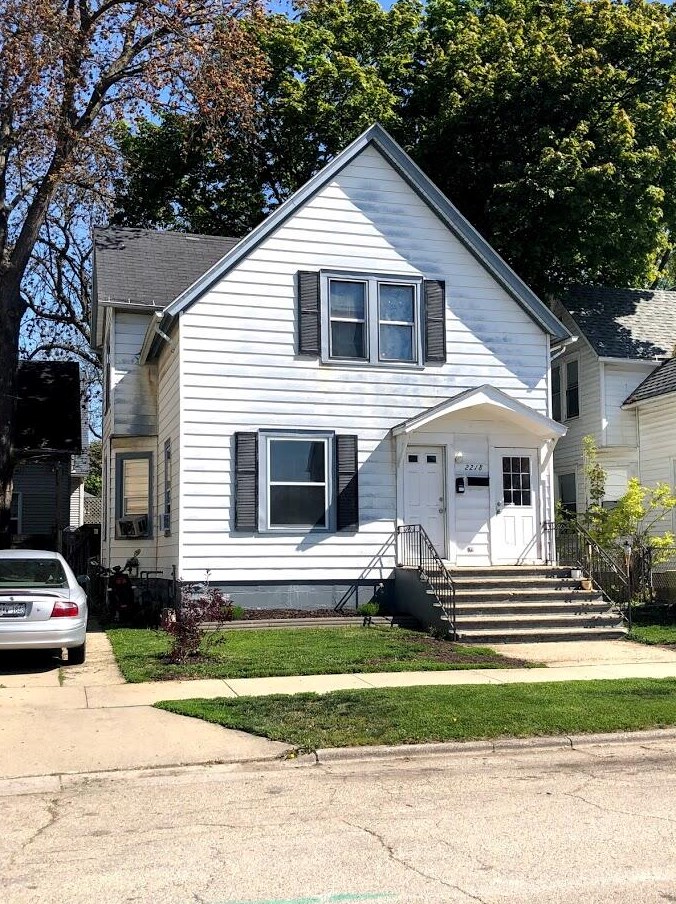 2218 66th St, Kenosha, WI 53143