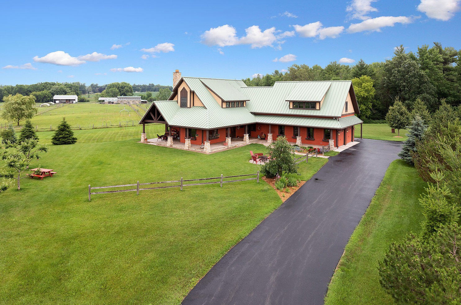 611 Norstad Rd, Manitowoc, WI 54220