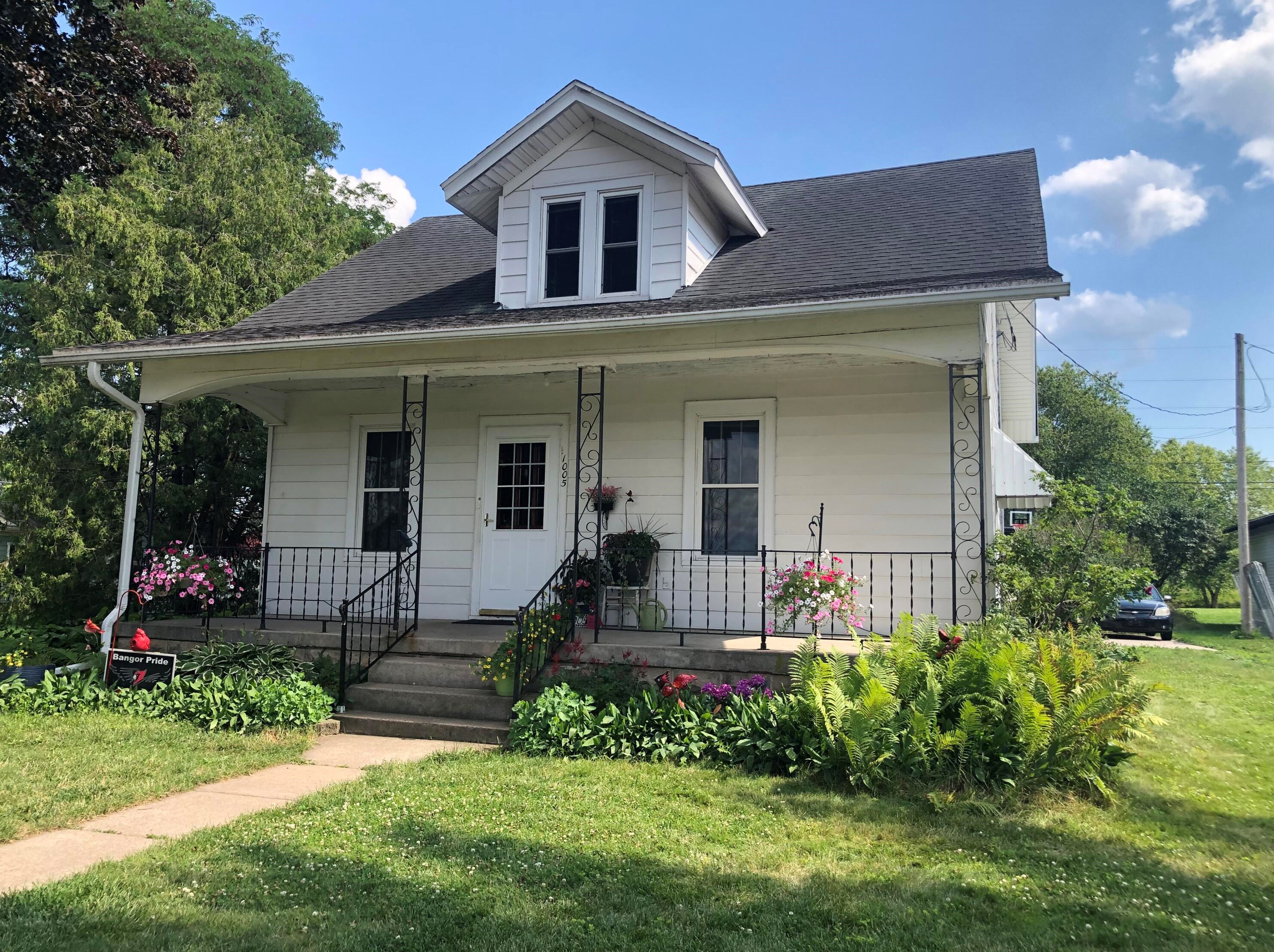 1005 Cardinal St, Newburg Corners, WI 54614