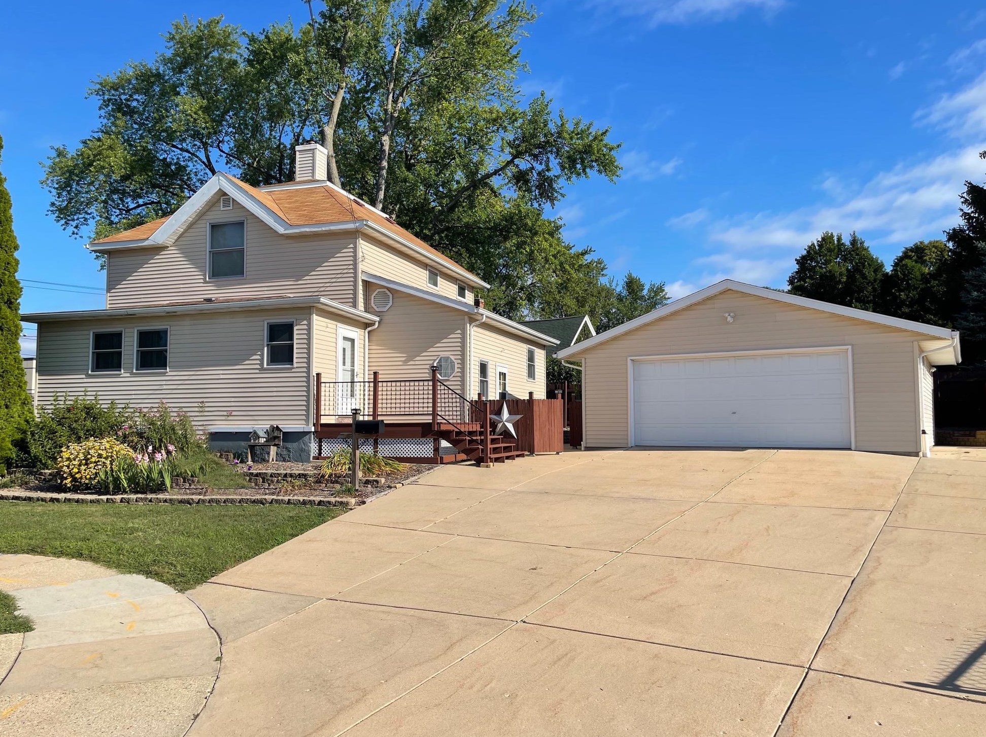 128 Church St, Lake Mills, WI 53551