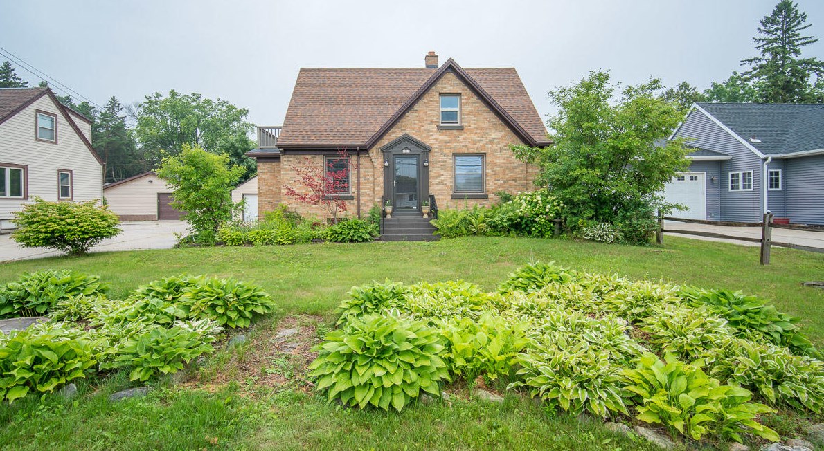 4218 12th St, Sheboygan, WI 53081-7806