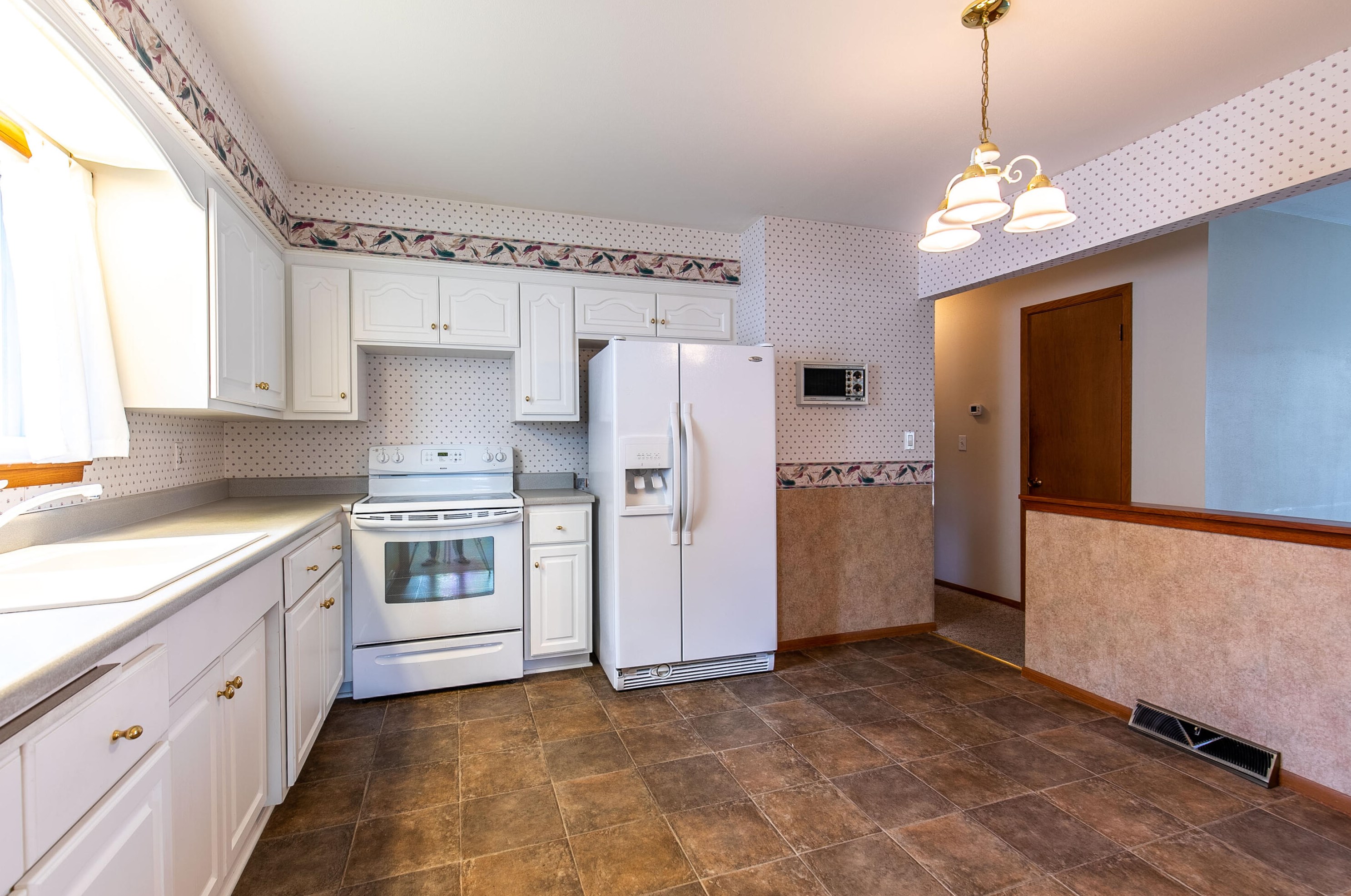 2230 Poplar Ave, Oak Creek, WI 53154-1230