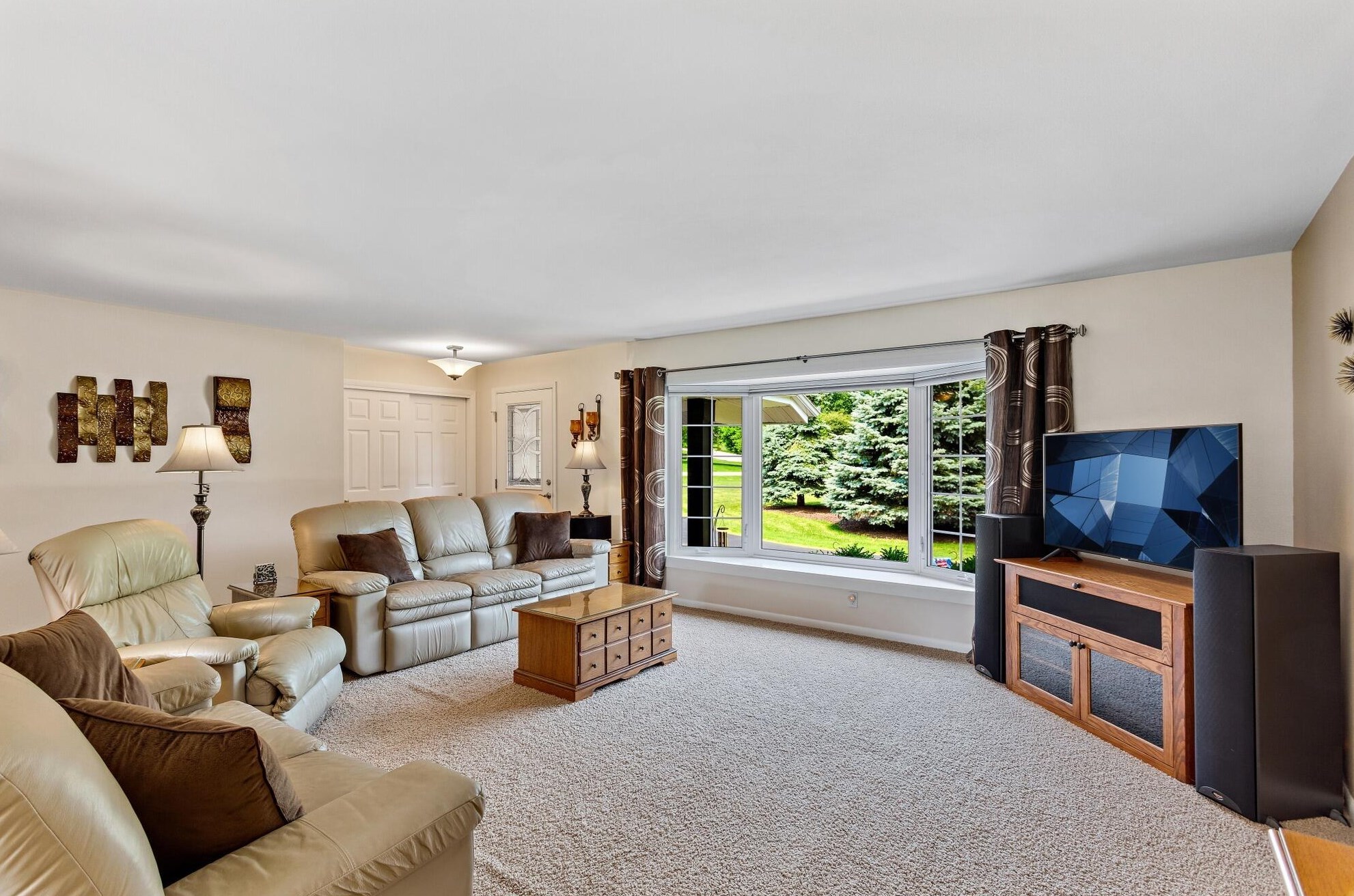 3420 Bradee Rd, Brookfield, WI 53005-2732