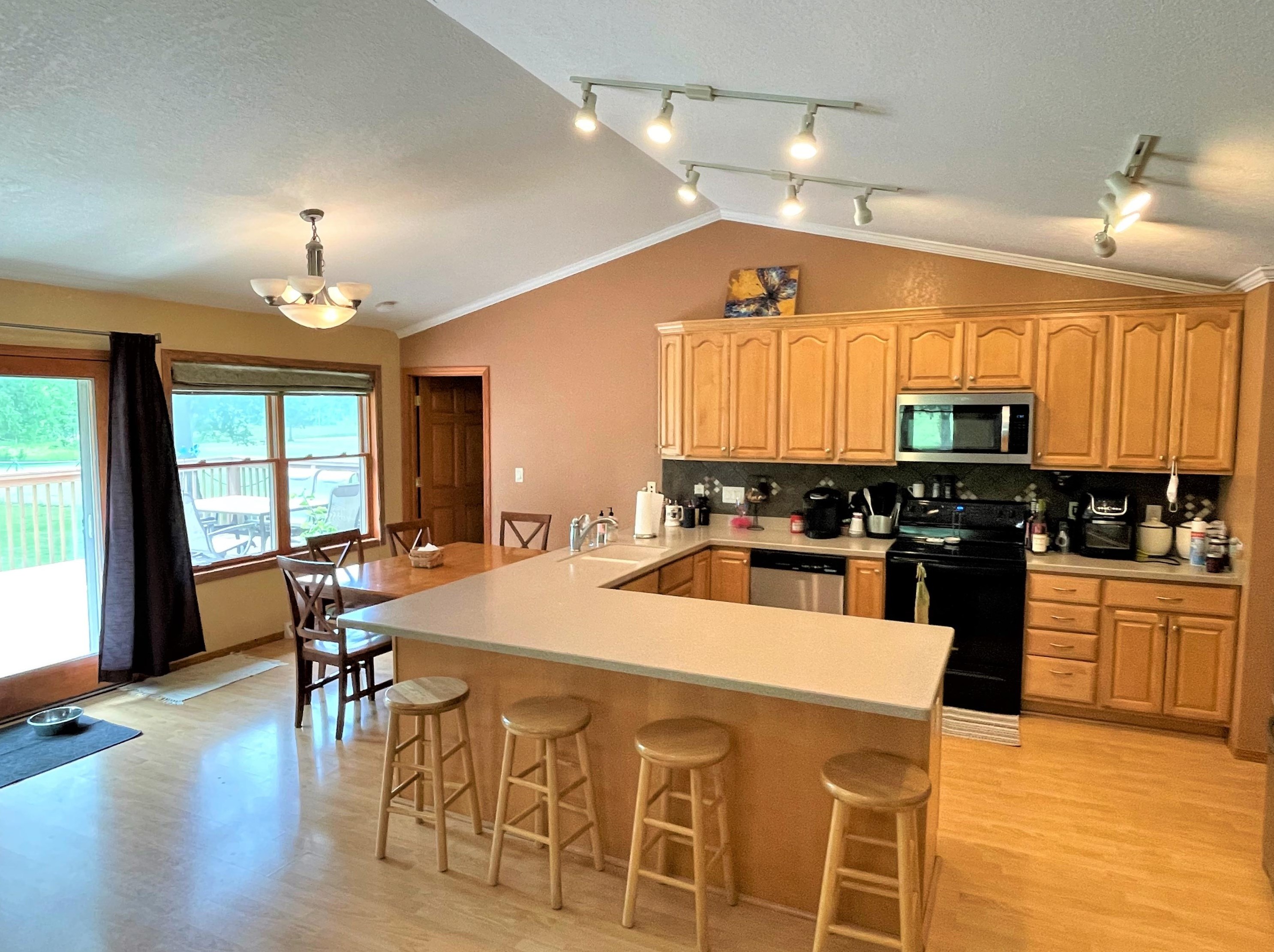 3377 Ryan Rd, Oak Creek, WI 53154-4741