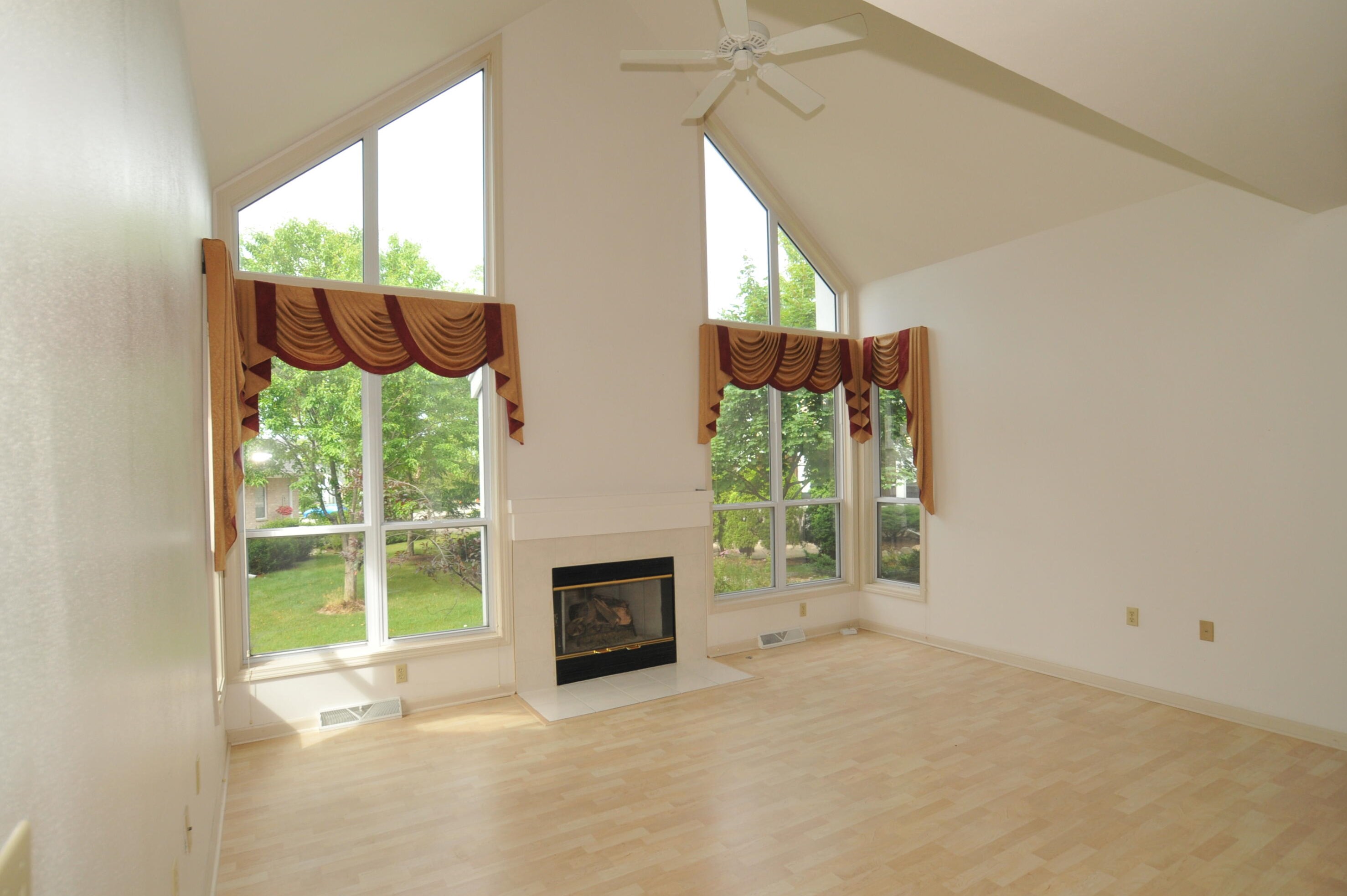 3170 S Waterford Ct, Waukesha, WI 53151