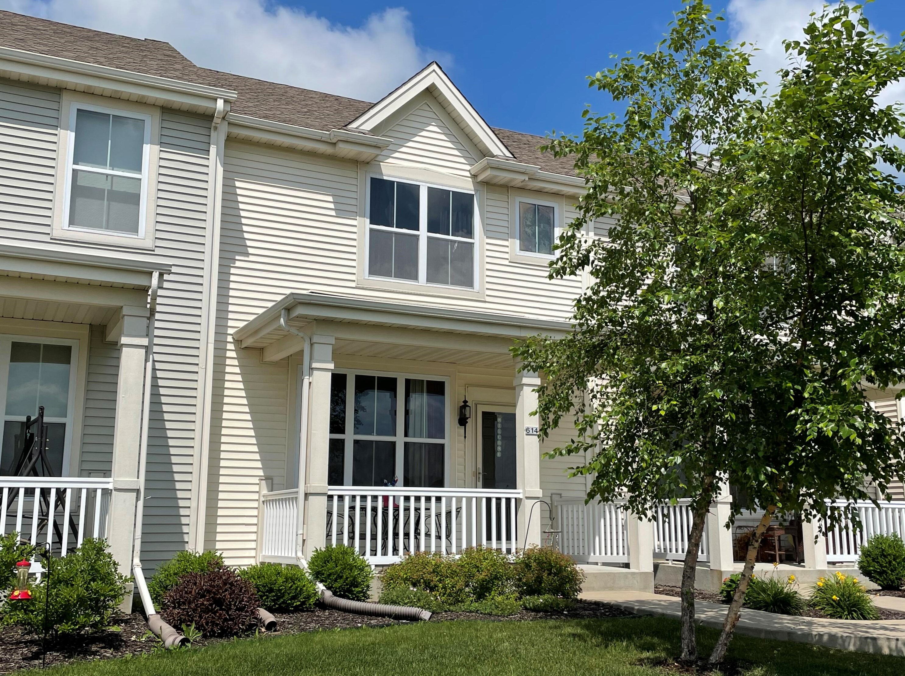 614 Hunter Oaks Blvd, Watertown, WI 53094