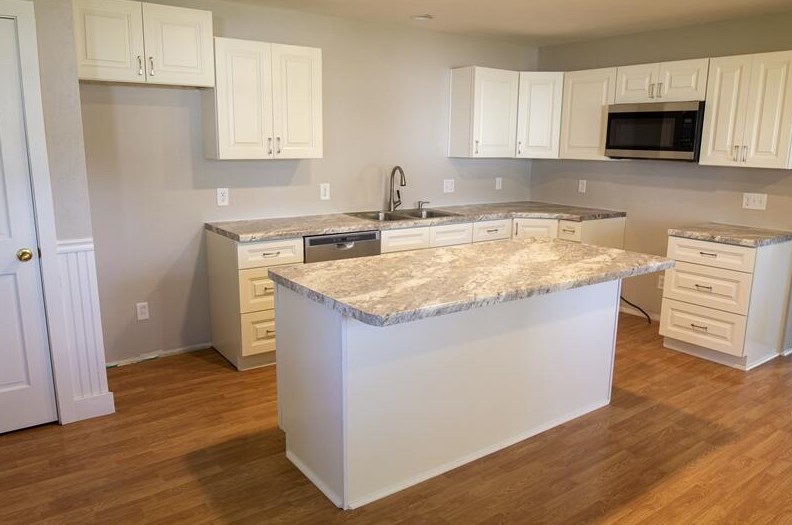 536 10th St, Oostburg, WI 53070-1304