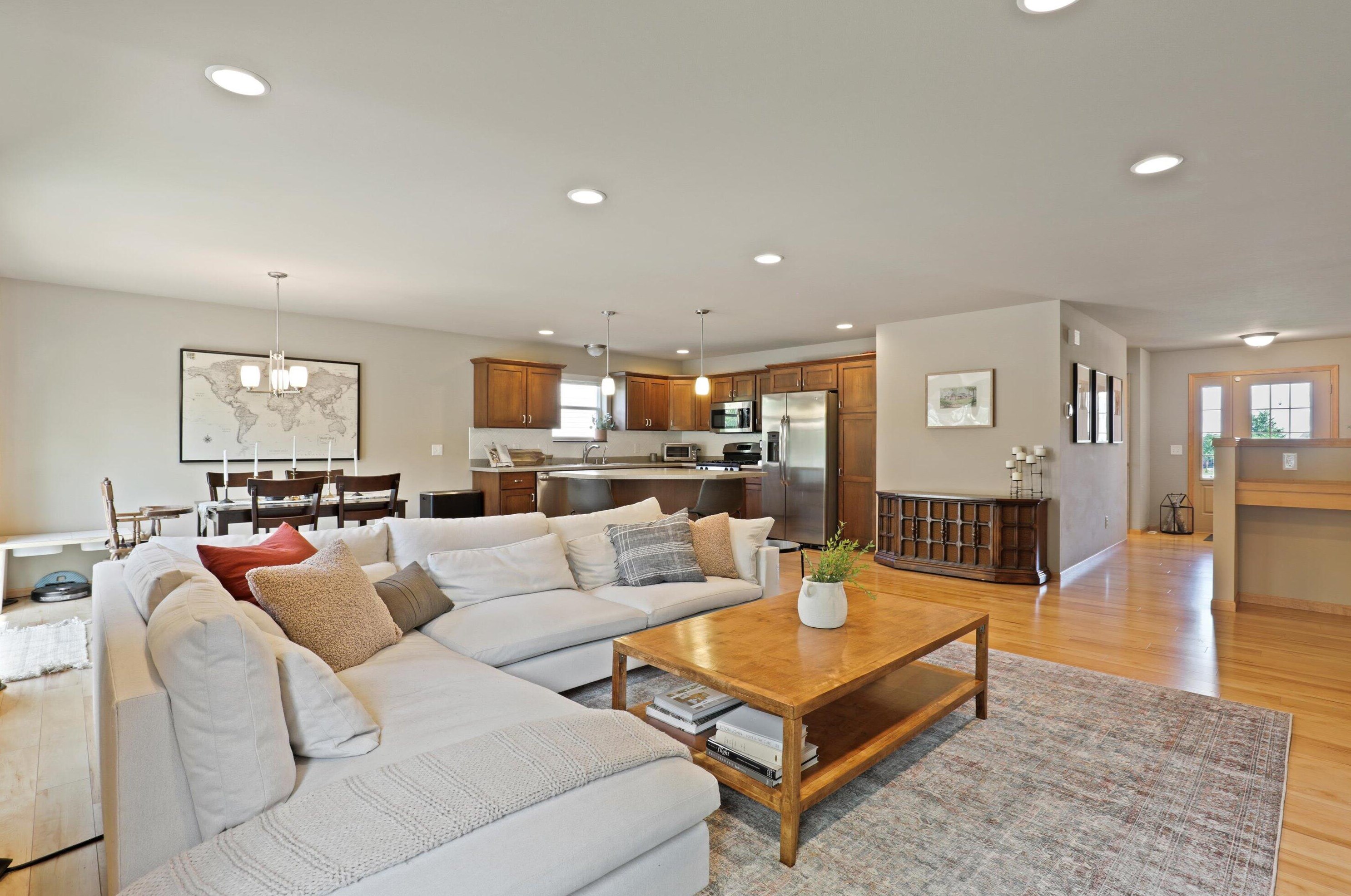 9014 Silkwood Trl, Madison, WI 53593-7868