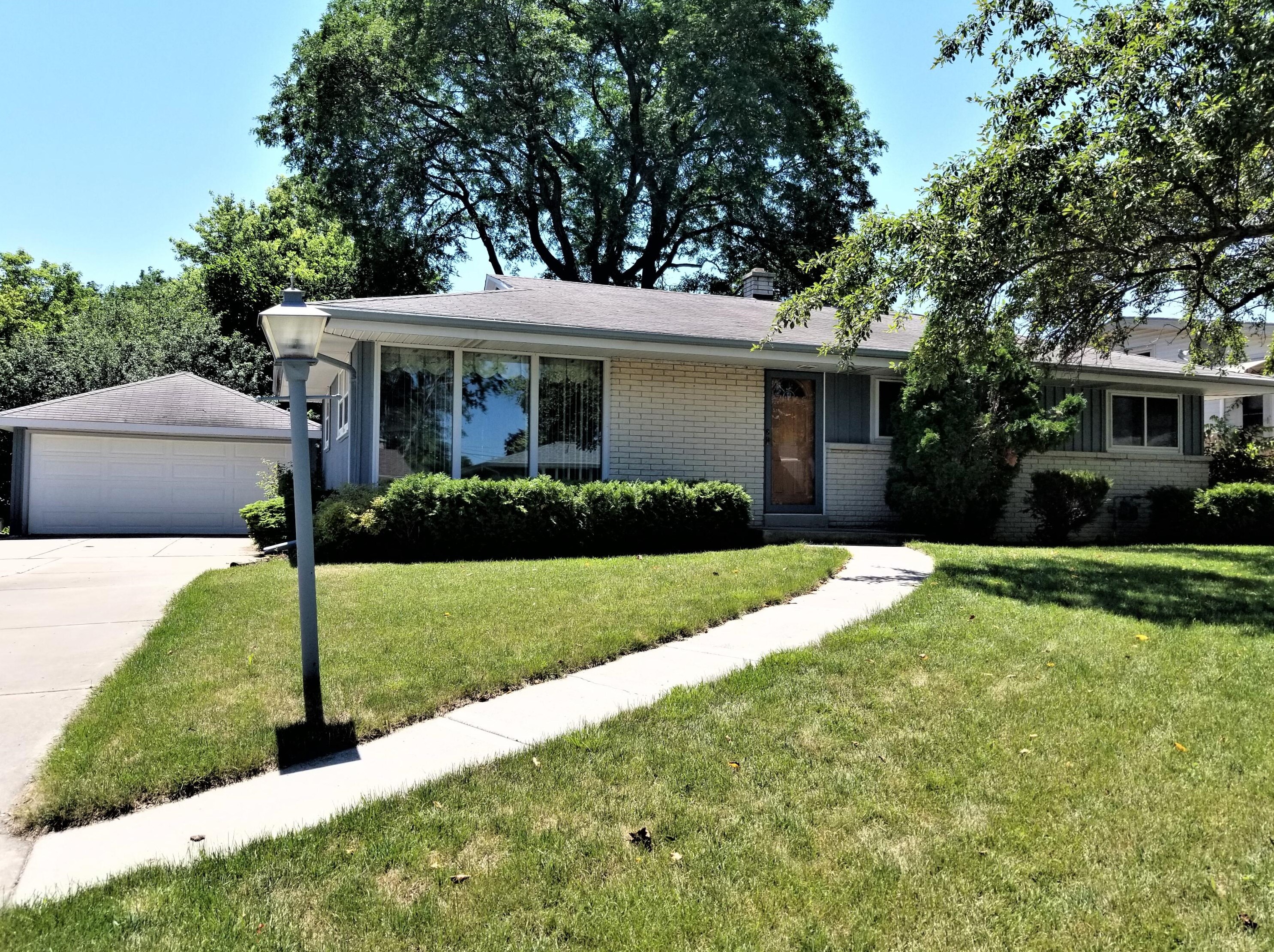 1779 Juniper Cir, South Milwaukee, WI 53172-1022
