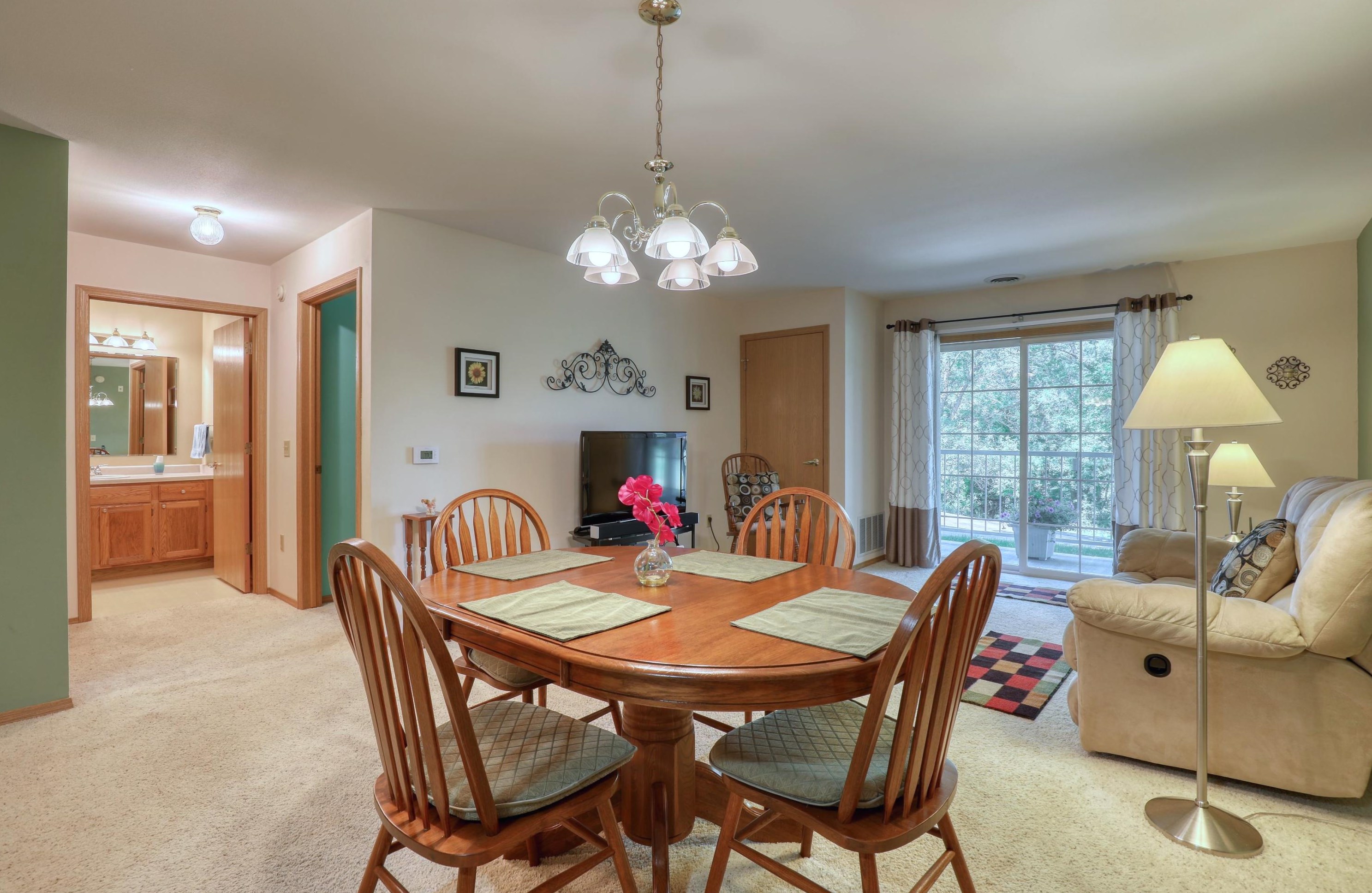 140 W Commerce Blvd #112, Slinger, WI 53086