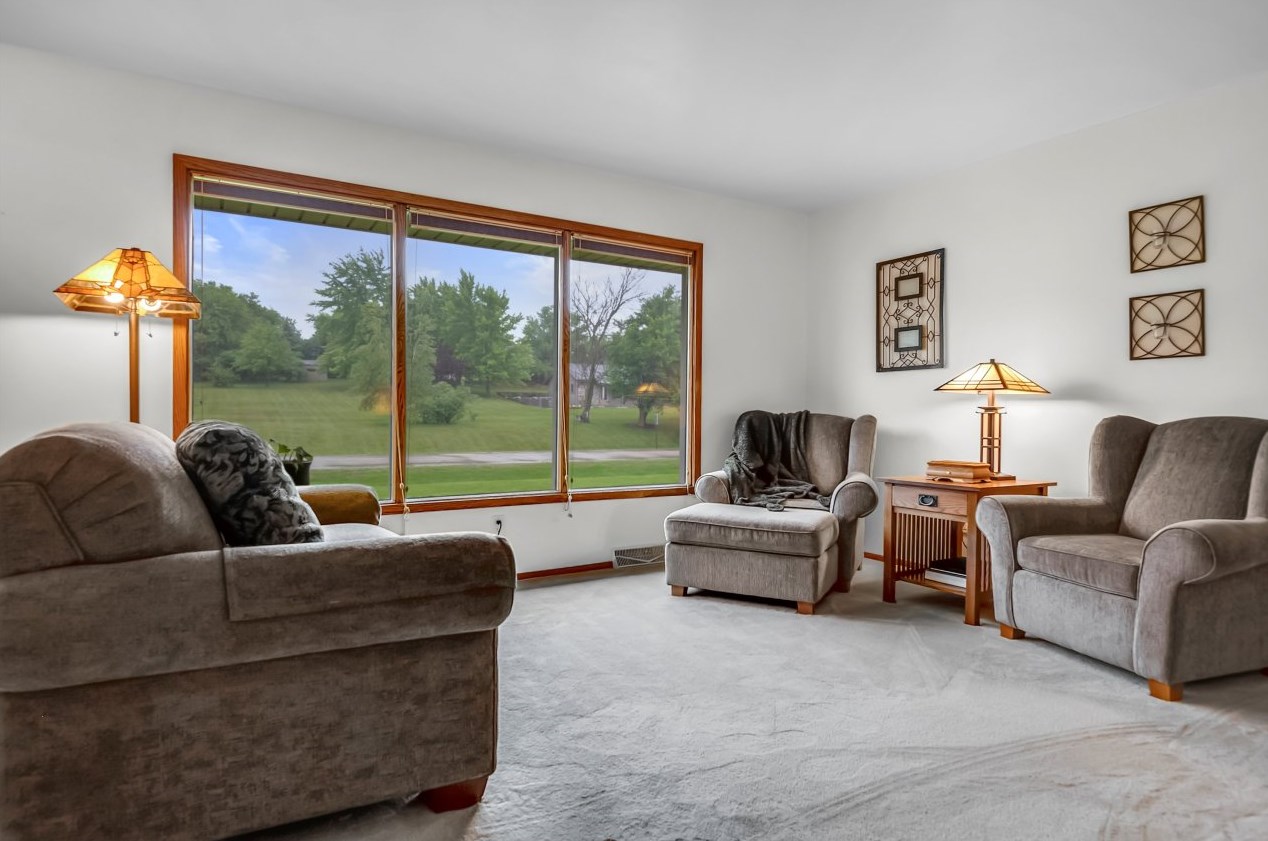 413 Karin Dr, North Prairie, WI 53153