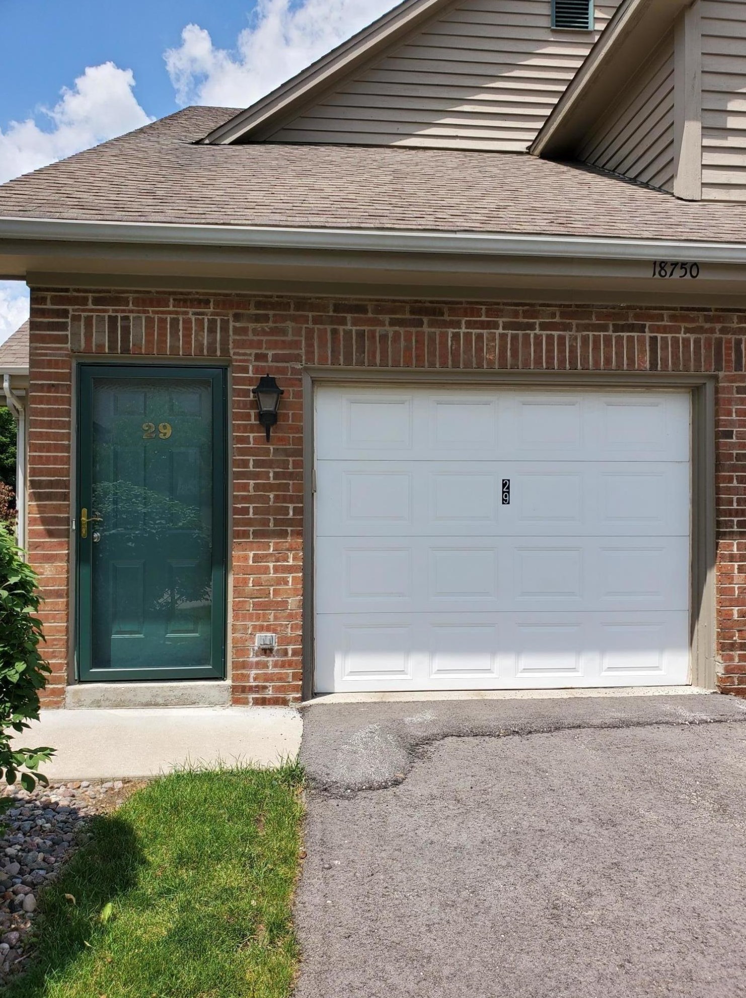 18750 Brookfield Lake Dr #29, Brookfield, WI 53045