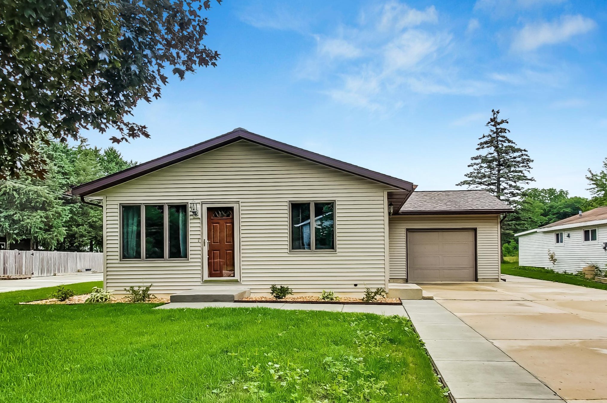 6911 236th Ave, Paddock Lake, WI 53168-9624