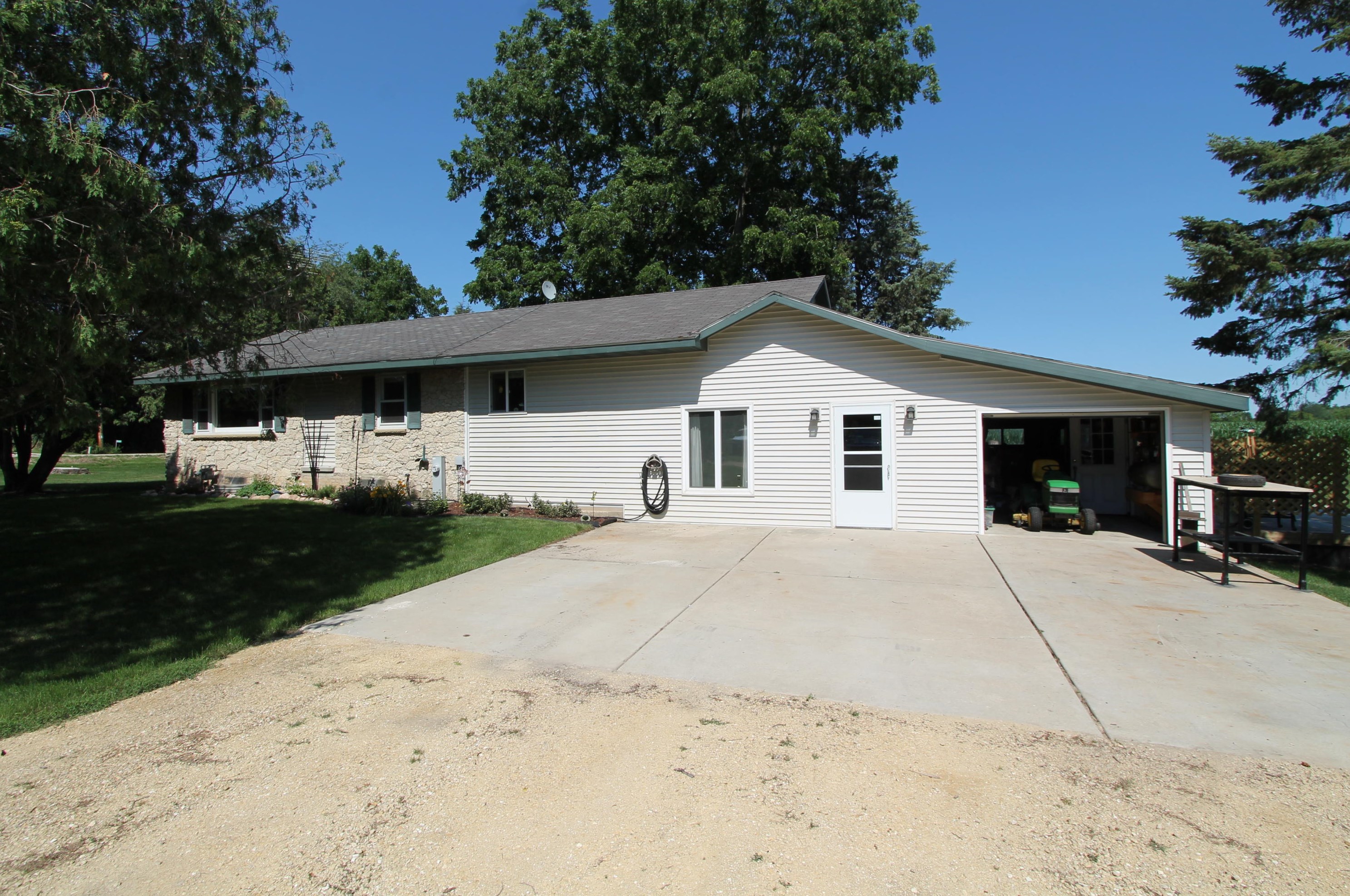 4611 County Road A, Elkhorn, WI