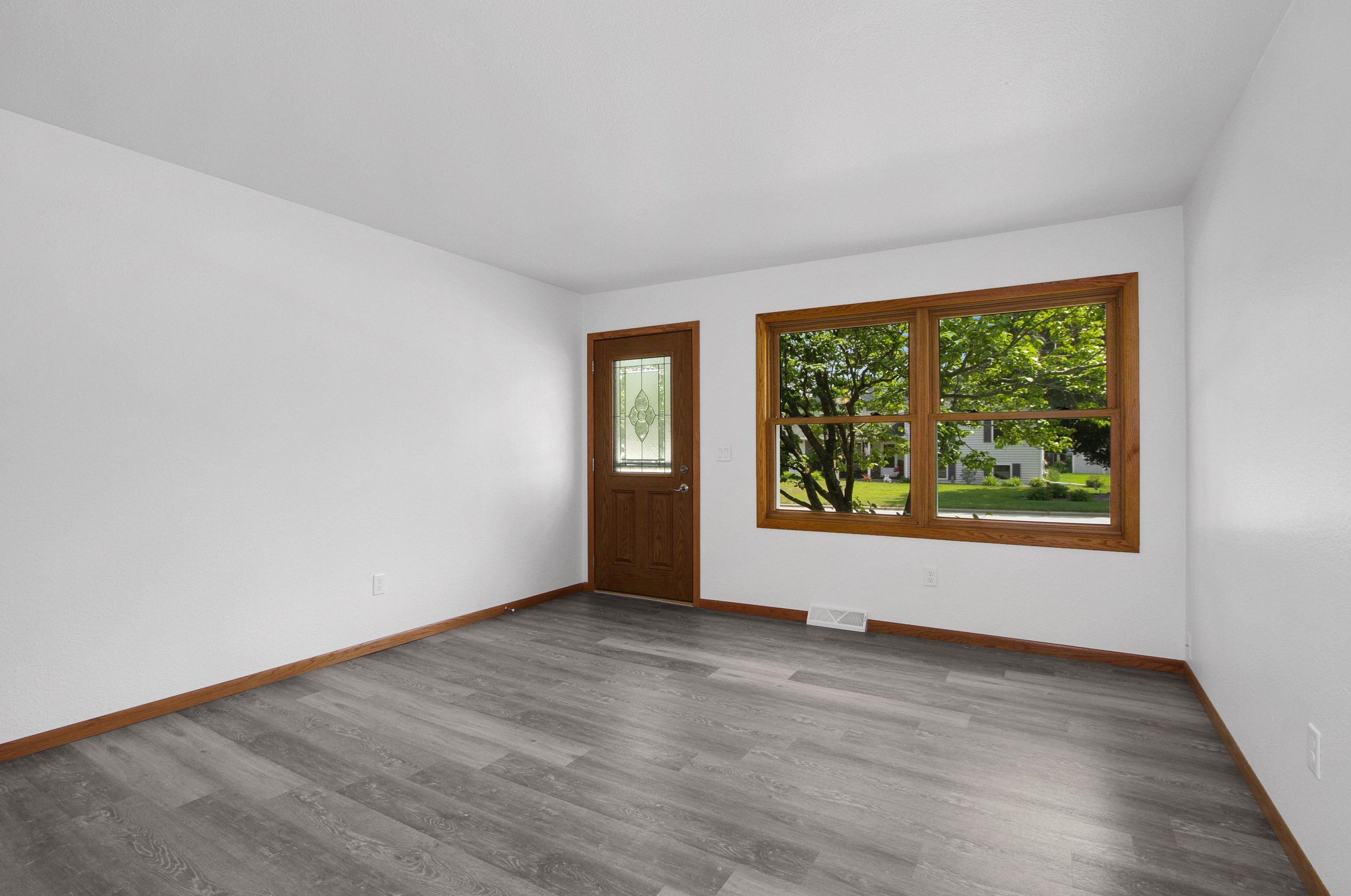 818 12th St S, La Crescent, MN 55947