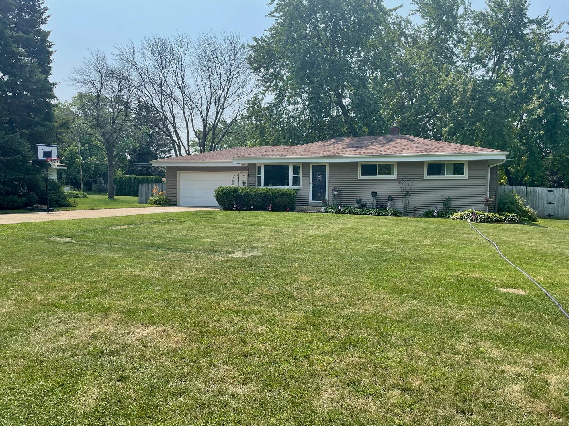 17741 W Rogers Dr, Waukesha, WI 53146