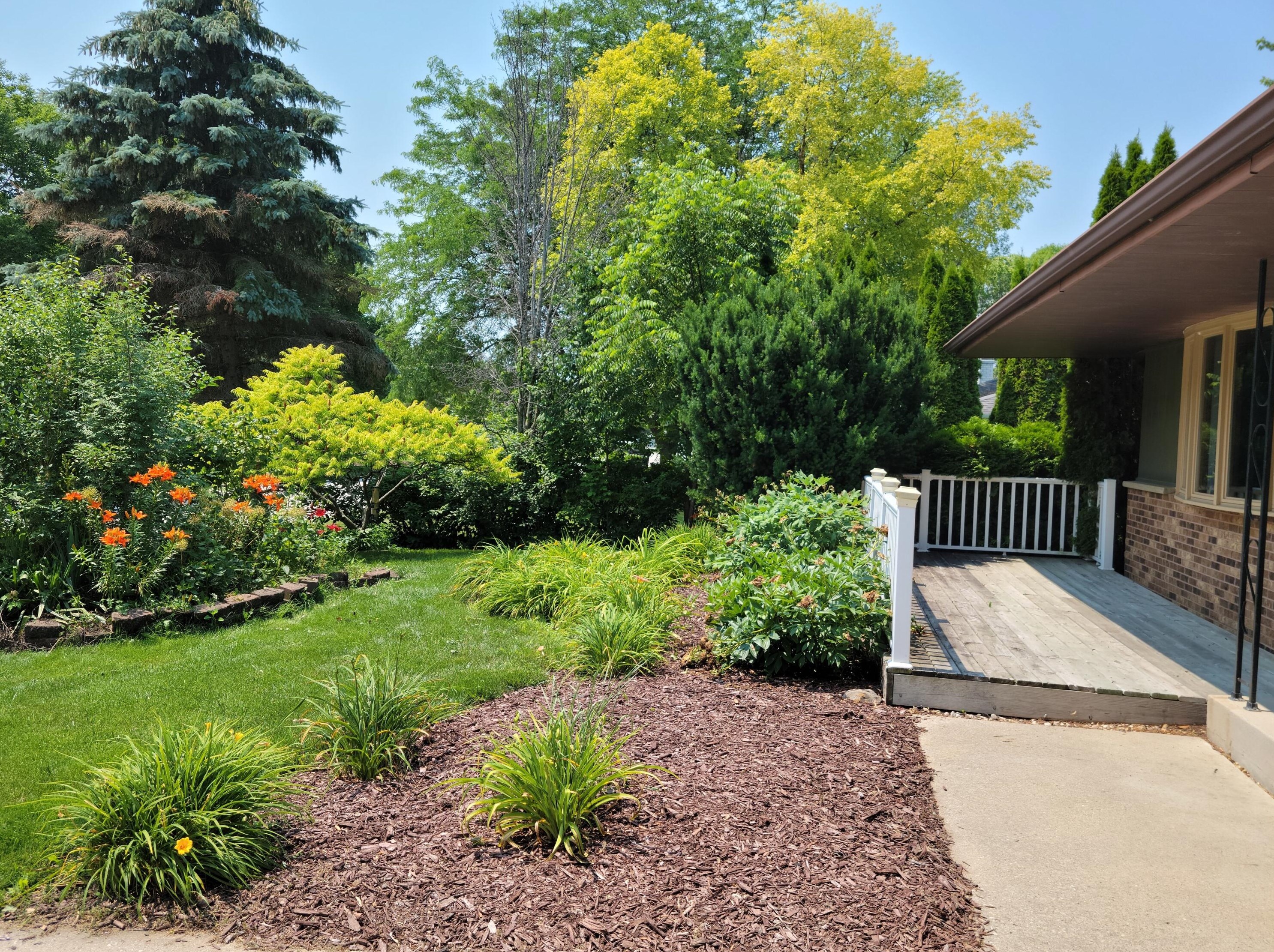 608 Cardinal Ln, Sheboygan, WI 53083-1407