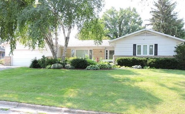 812 Clover Ct, Jefferson, WI 53549-1807