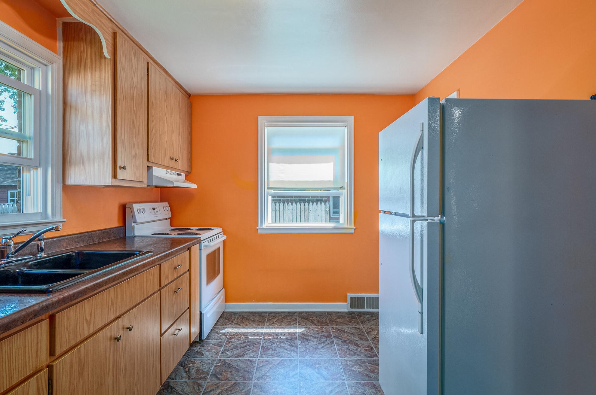 1422 School Ave, Sheboygan, WI 53083-3923