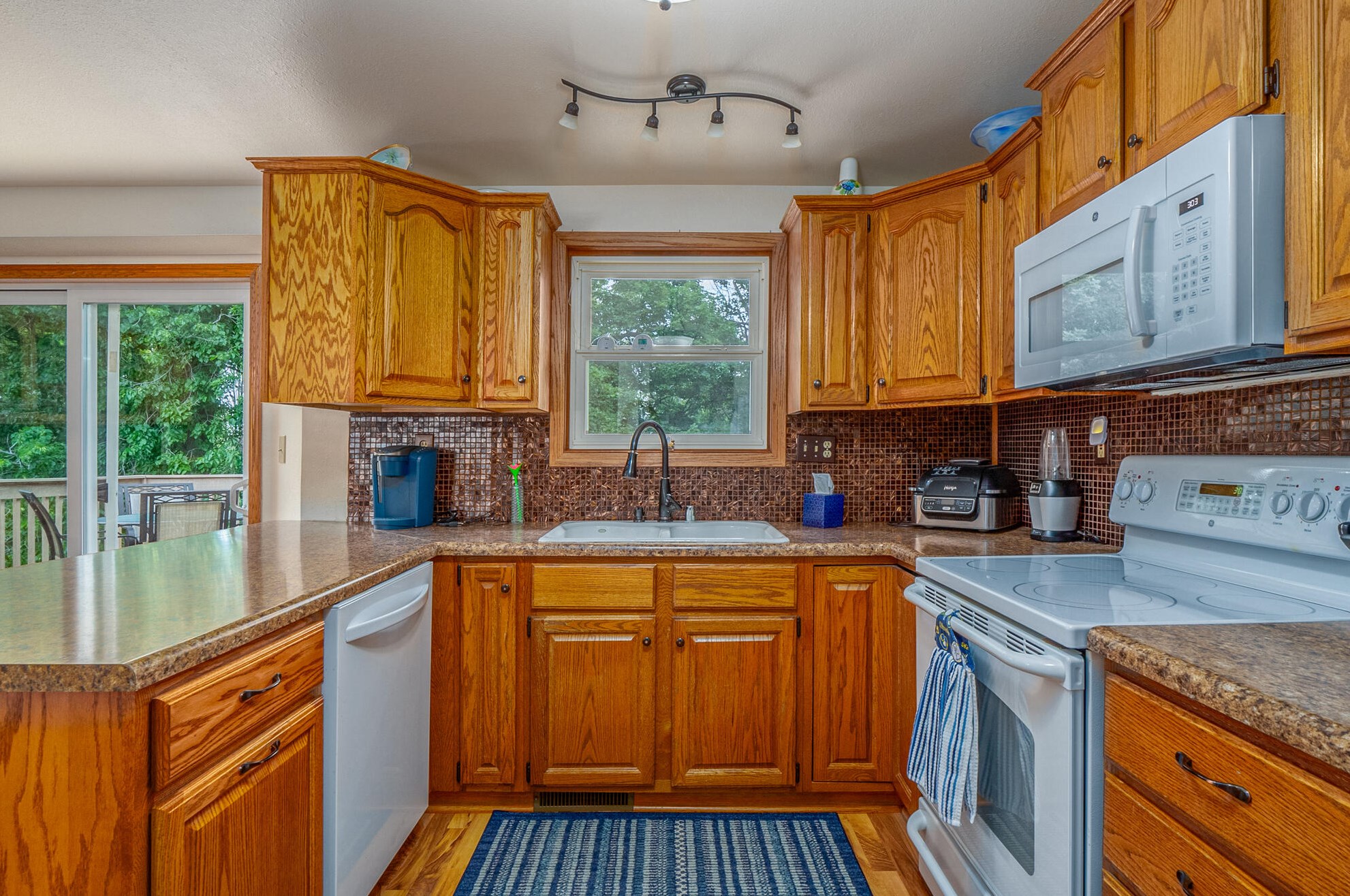 1009 Evergreen Ct, Plymouth, WI 53073