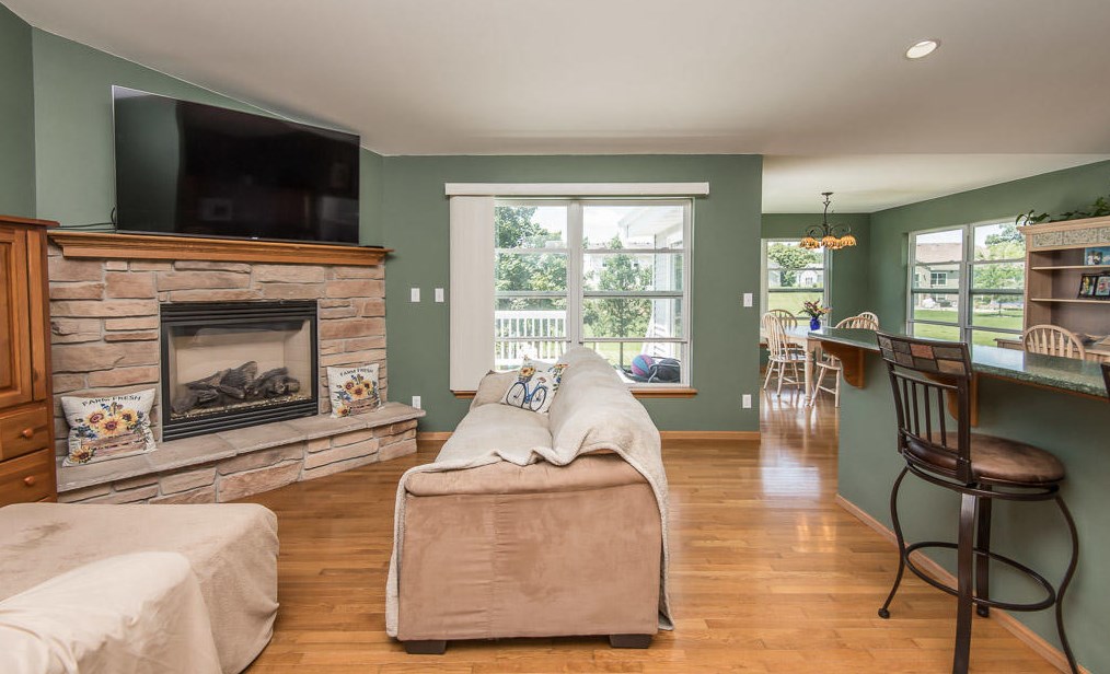 1247 Huron Way, Hartford, WI 53027-2583