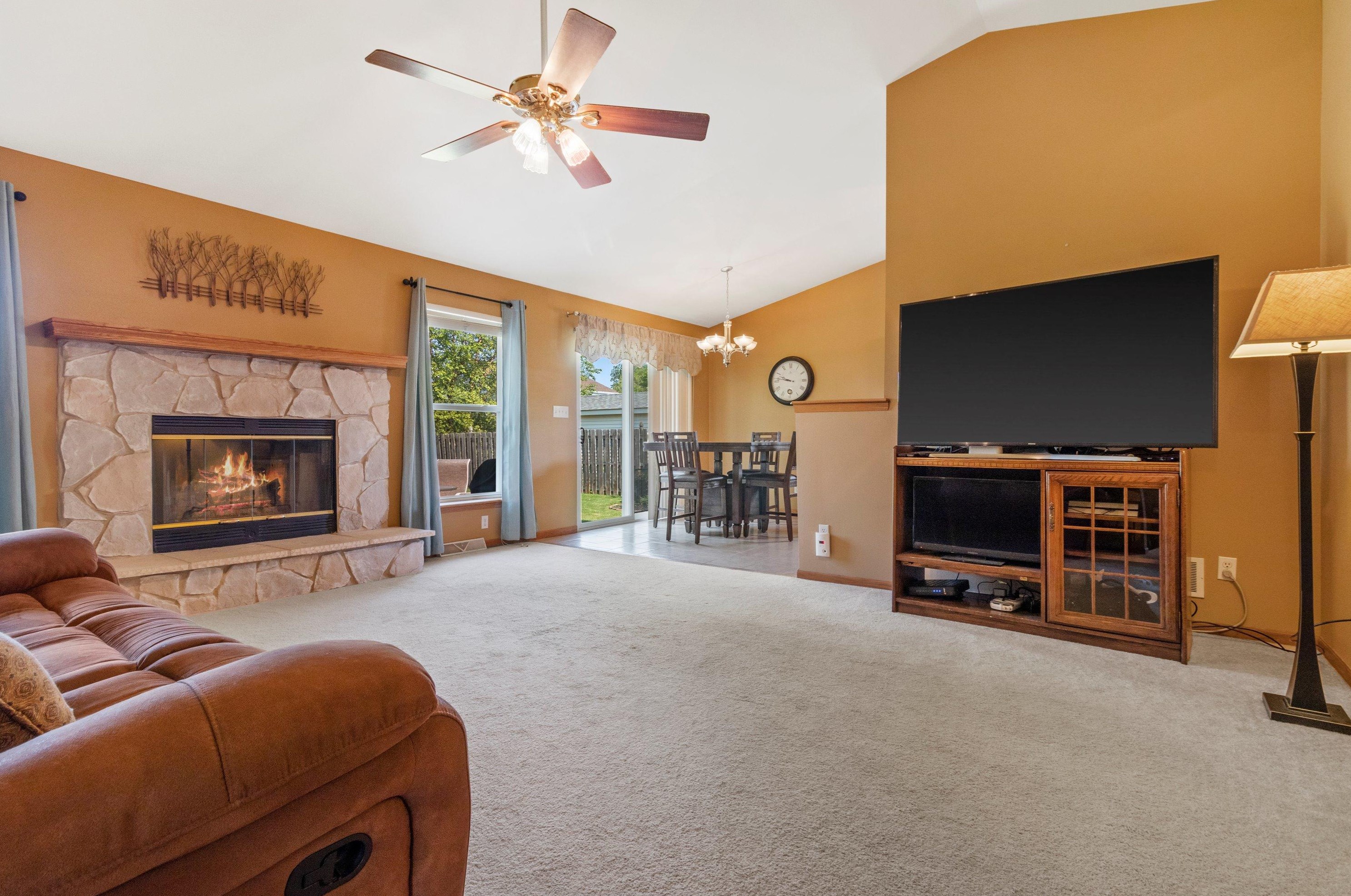 6028 Dublin Ct, Racine, WI 53402-1650