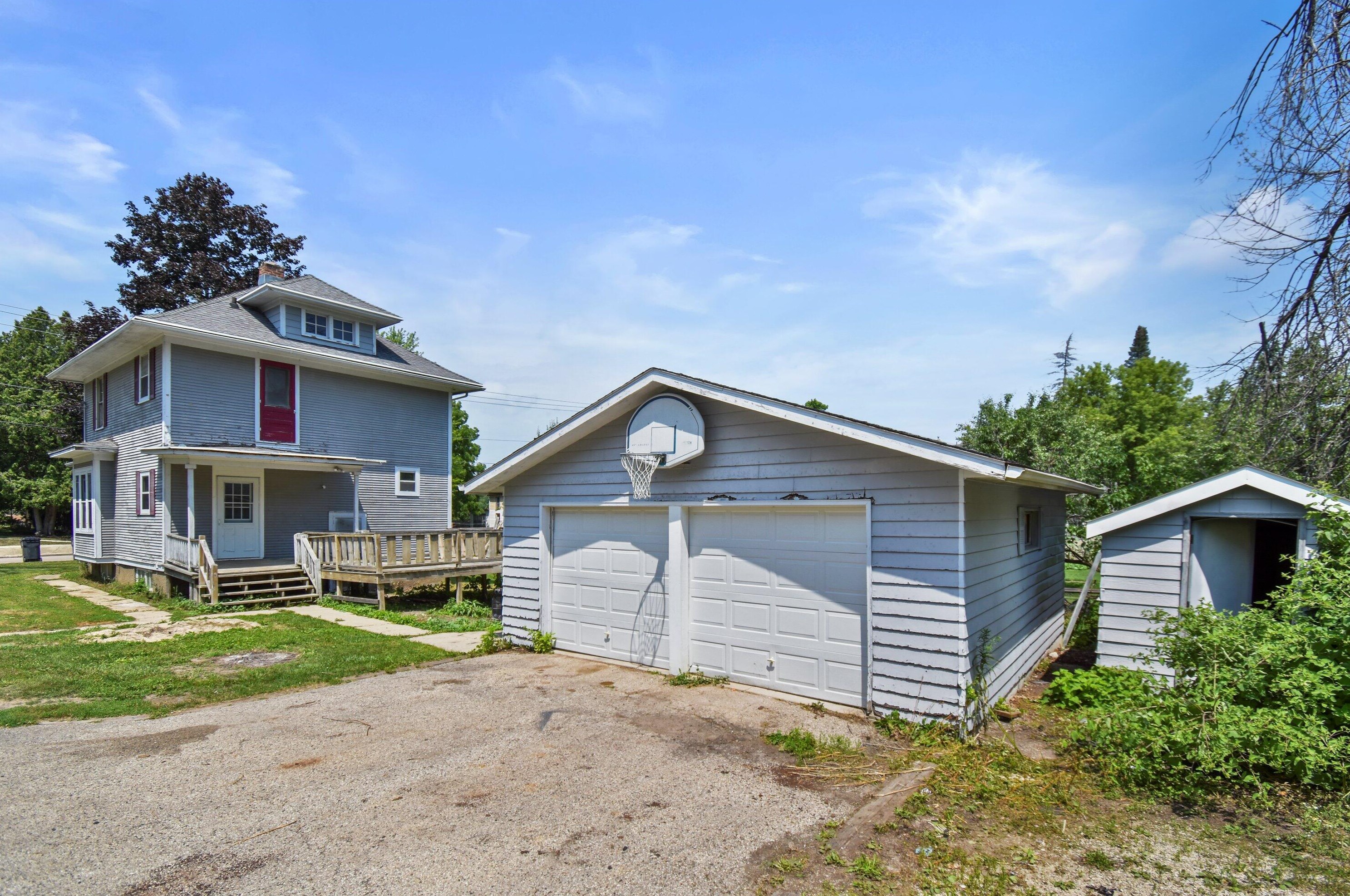 215 Valley St, Horicon WI  53032-1341 exterior