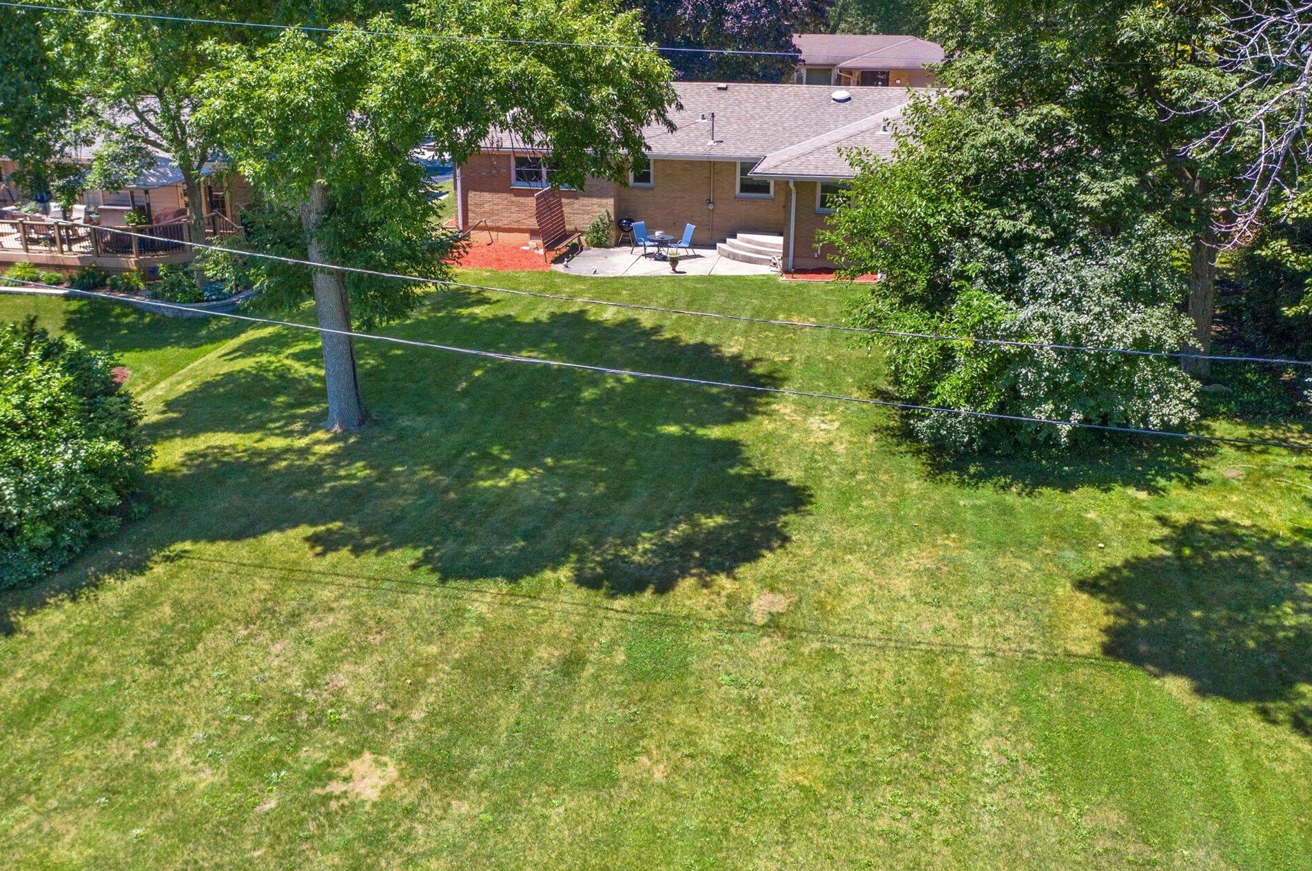 5581 Lakeview Dr, Greendale, WI 53129