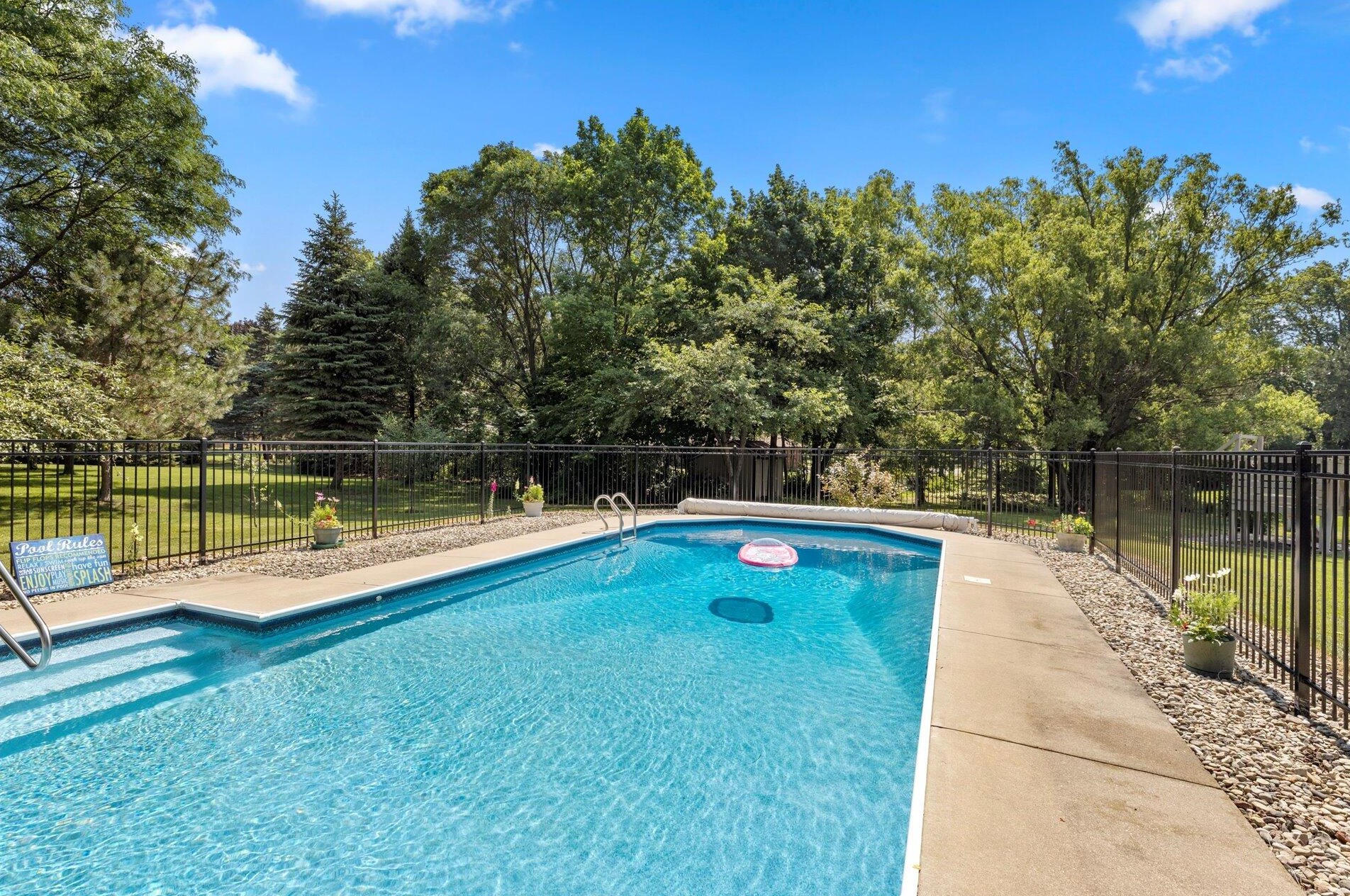 1220 Vista View Dr, Brookfield, WI 53005-7033