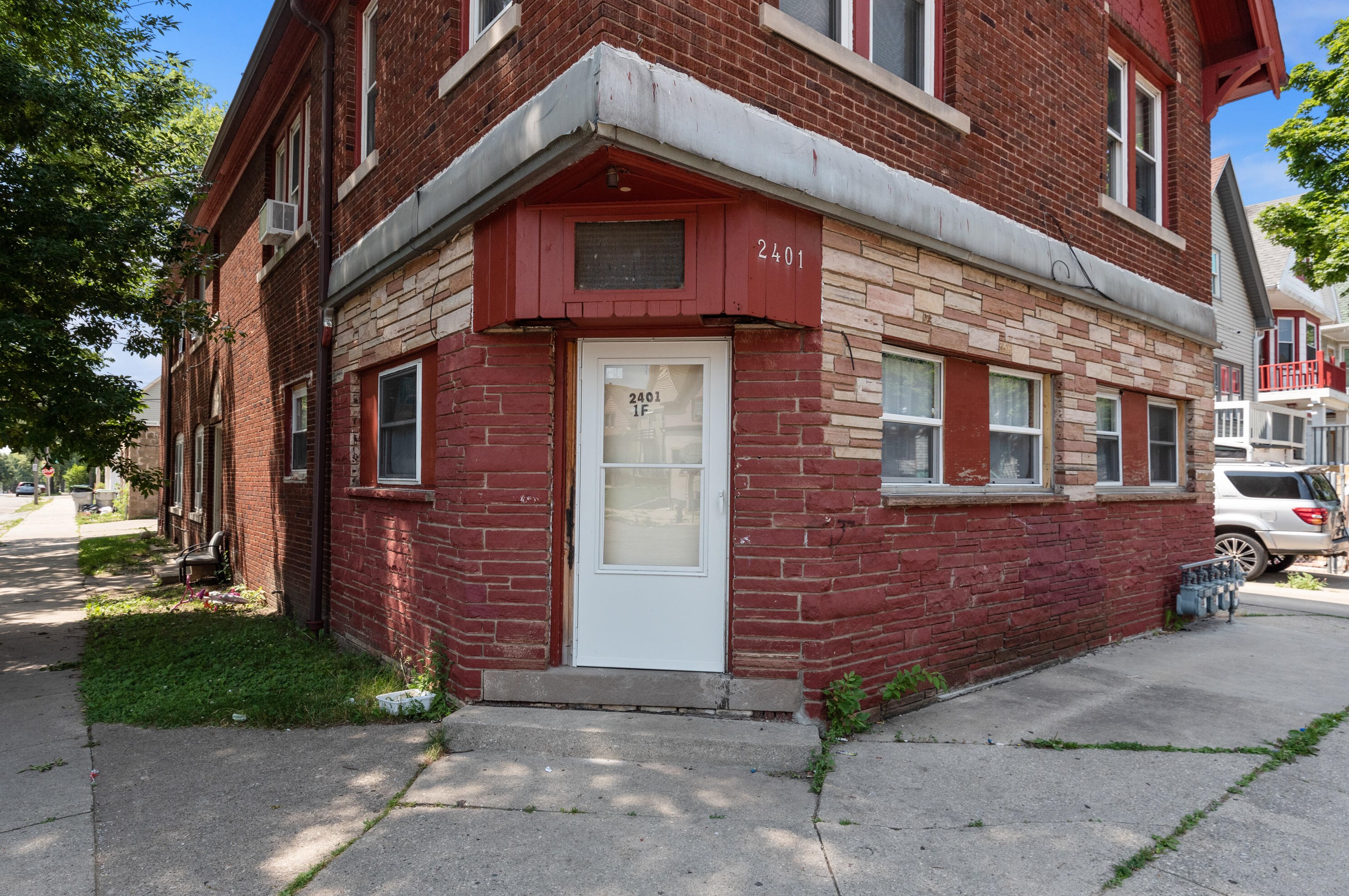 2401 W Maple St, Milwaukee, WI 53204