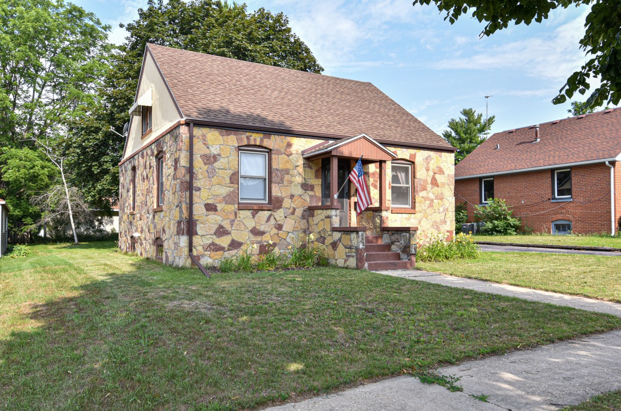 214 Vine St, Delavan, WI 53115-1646