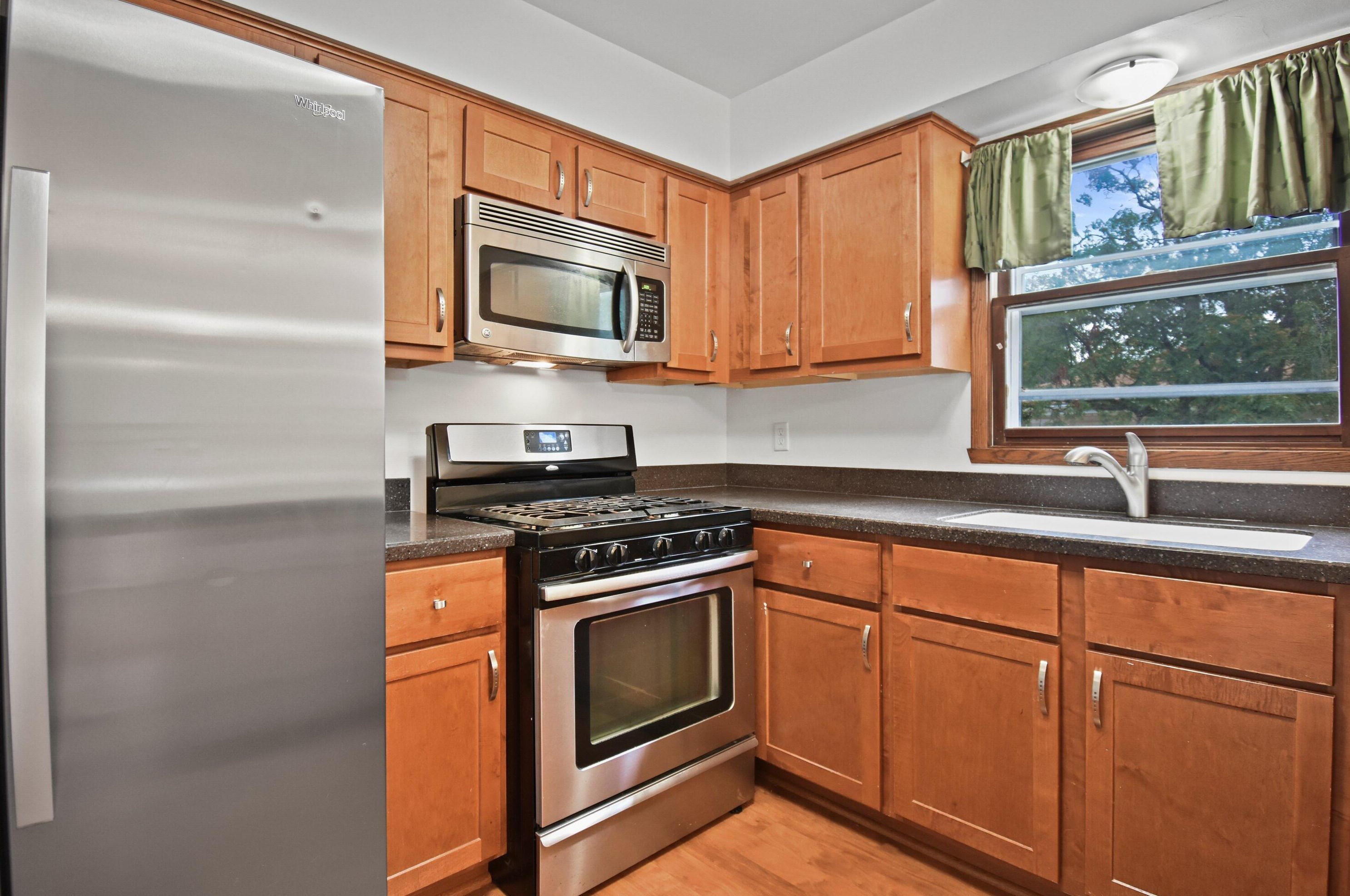 1608 Kuiper Ln, Racine, WI 53406-4310
