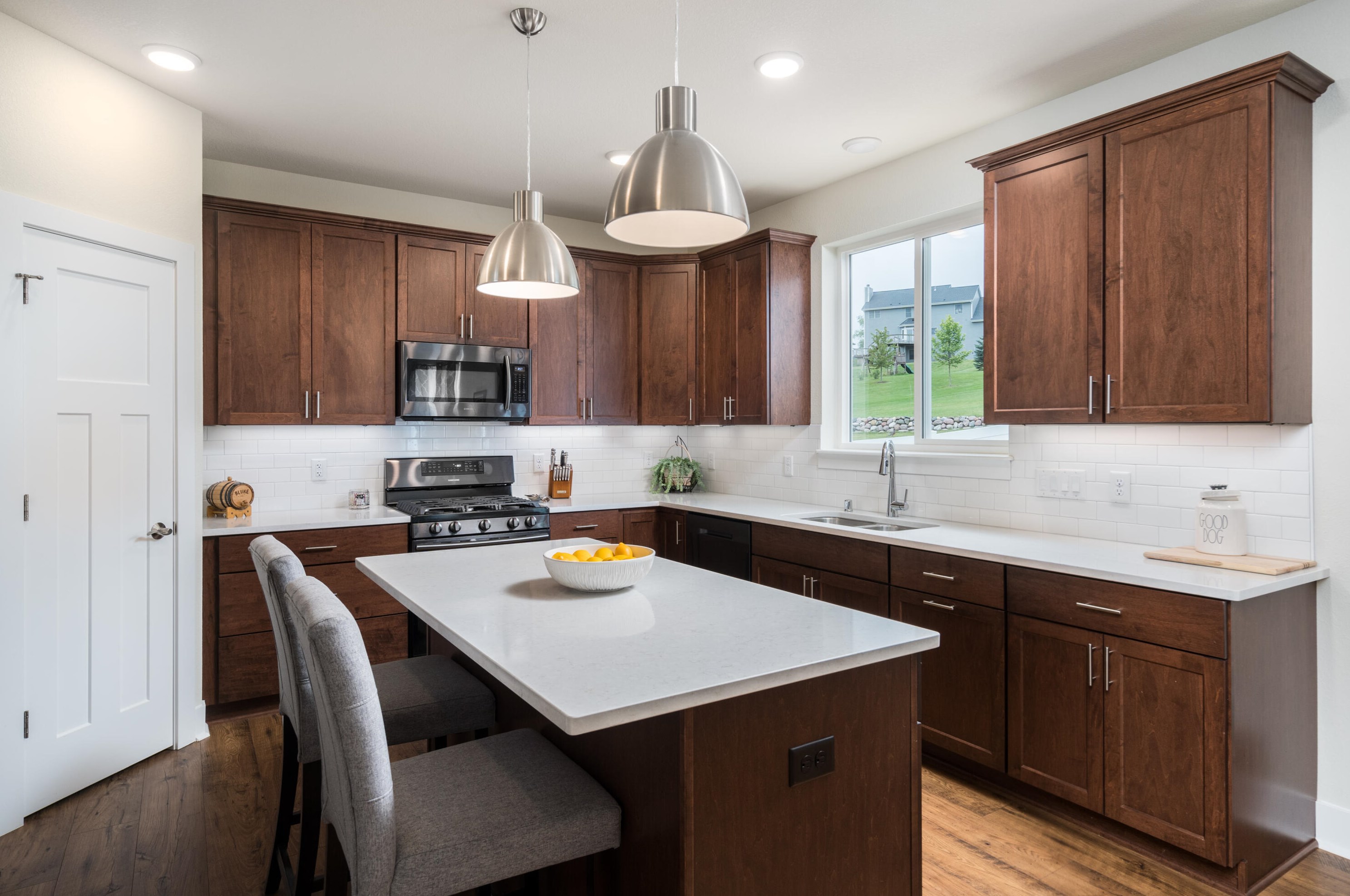 1933 Blackhawk Dr, Grafton WI  53024-2815 exterior